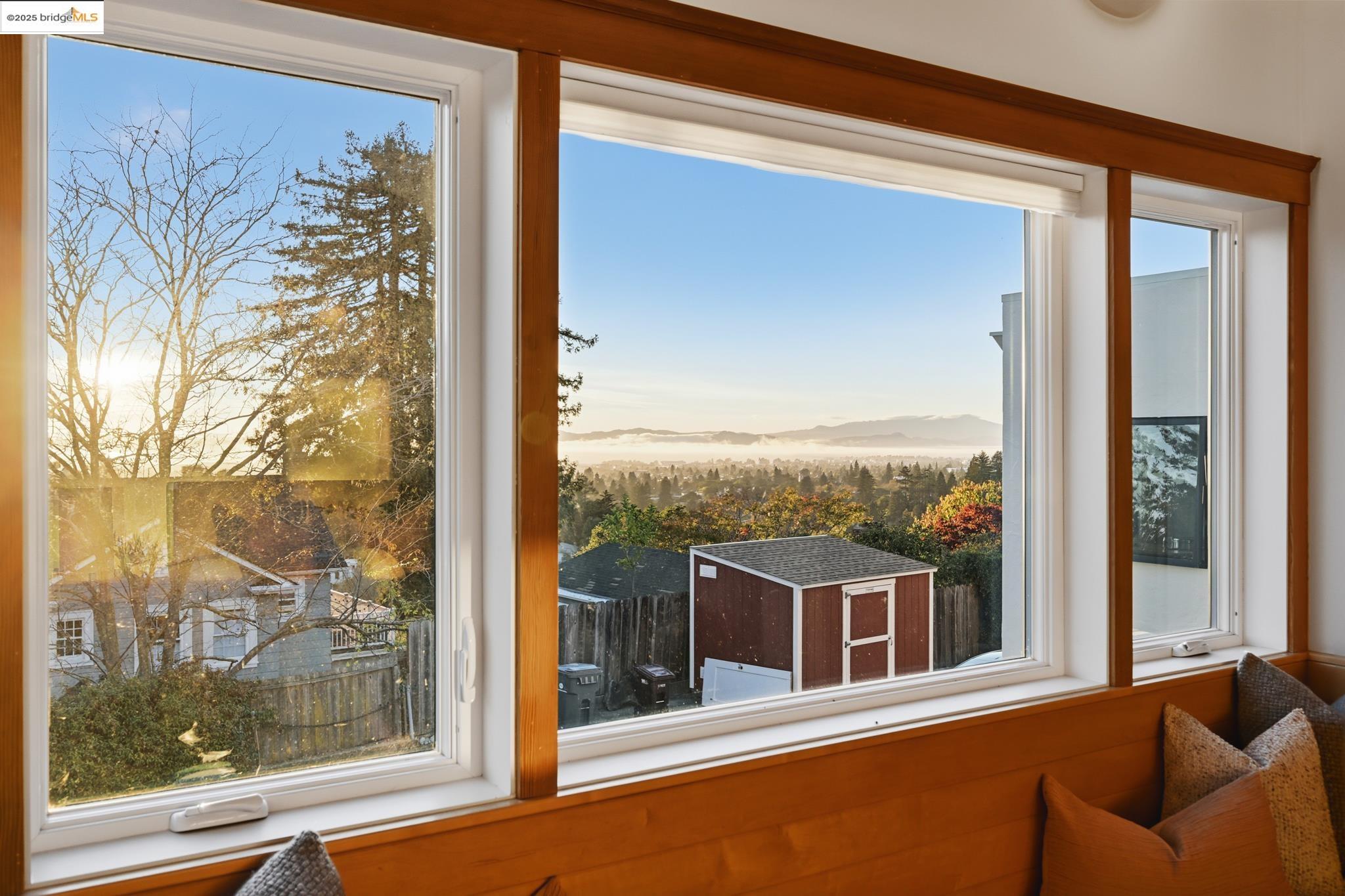 Detail Gallery Image 28 of 44 For 5729 Buena Vista Ave, Oakland,  CA 94618 - 2 Beds | 2 Baths