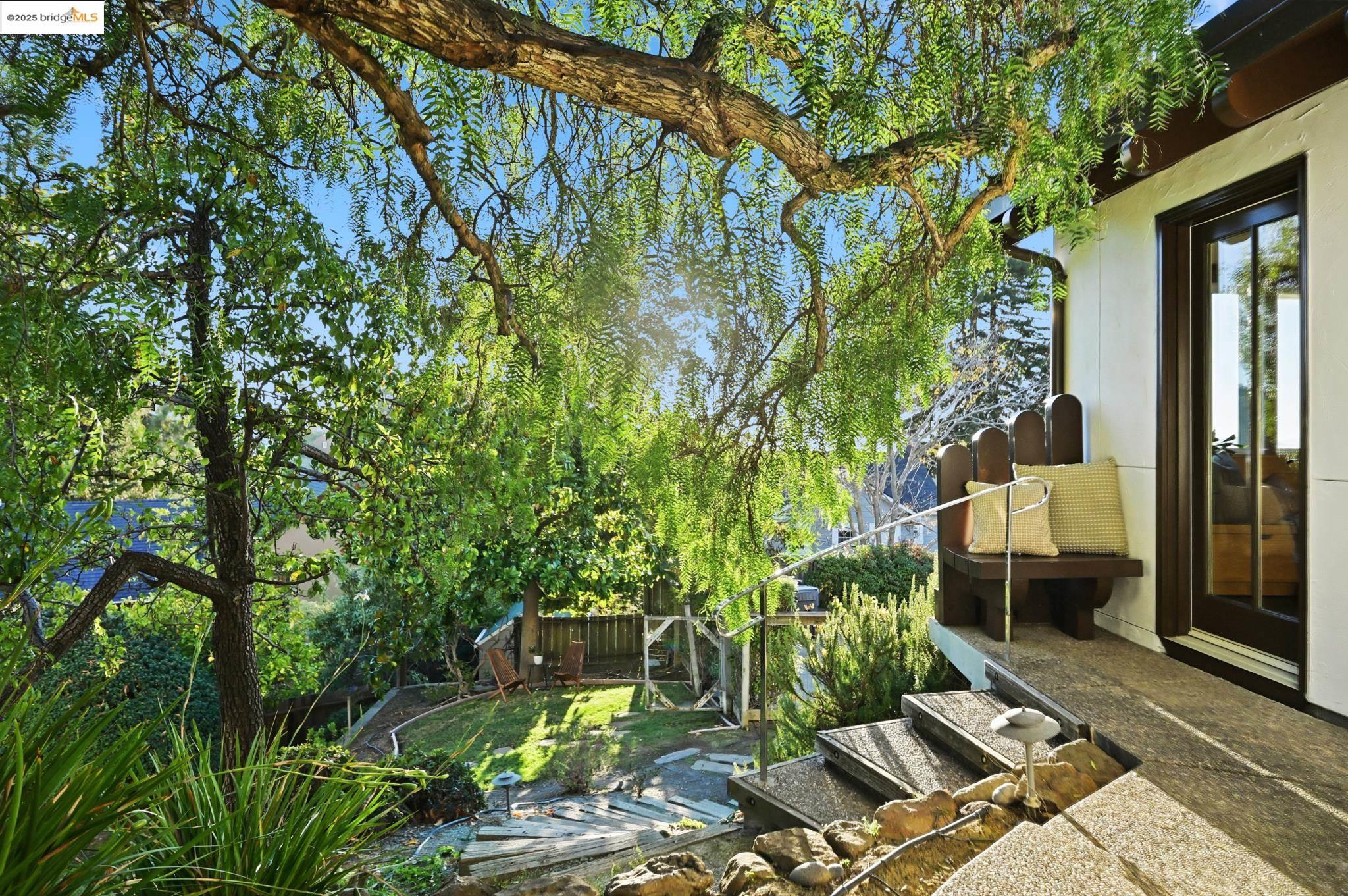 Detail Gallery Image 29 of 44 For 5729 Buena Vista Ave, Oakland,  CA 94618 - 2 Beds | 2 Baths