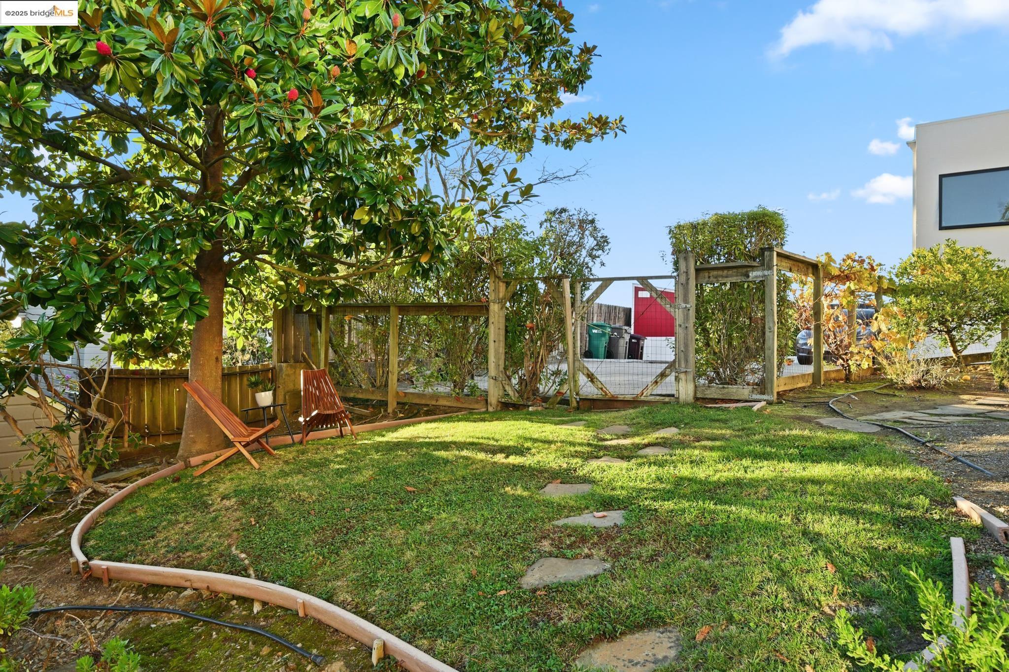 Detail Gallery Image 30 of 44 For 5729 Buena Vista Ave, Oakland,  CA 94618 - 2 Beds | 2 Baths