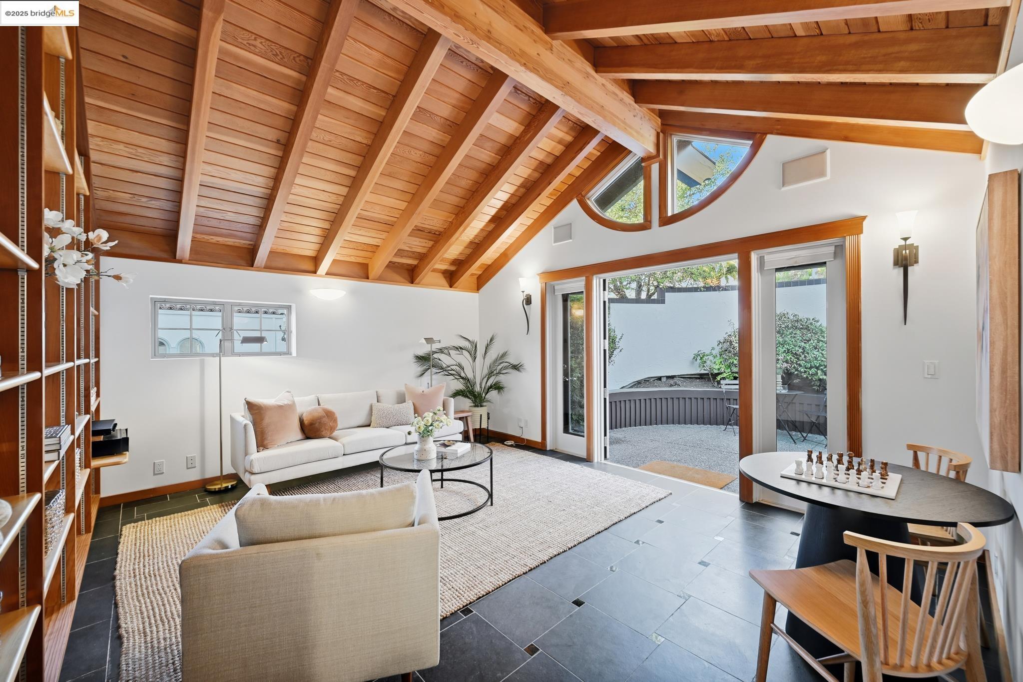 Detail Gallery Image 4 of 44 For 5729 Buena Vista Ave, Oakland,  CA 94618 - 2 Beds | 2 Baths