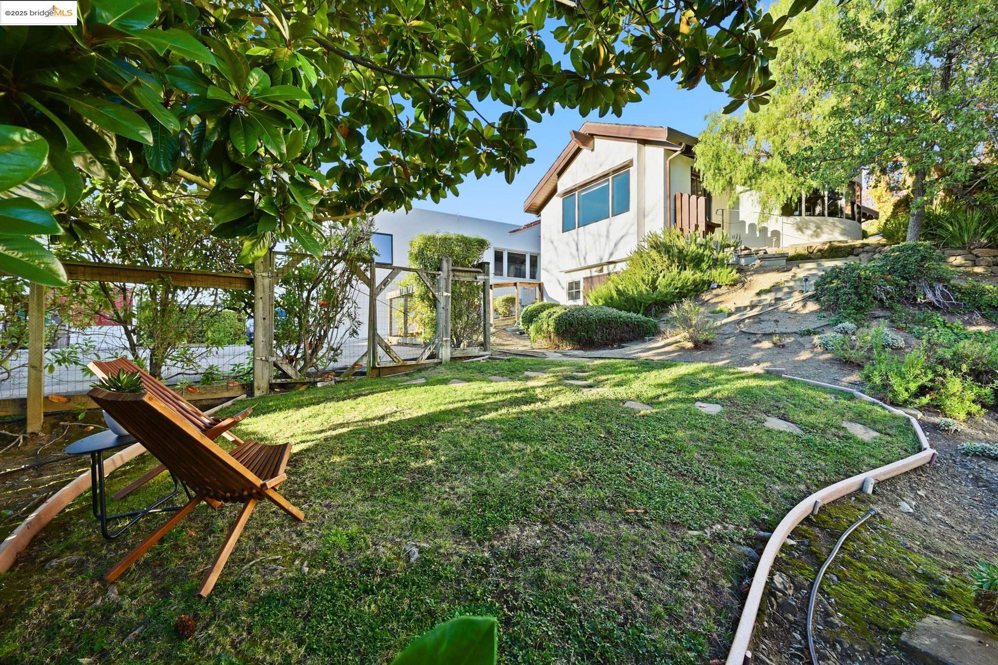 Detail Gallery Image 31 of 44 For 5729 Buena Vista Ave, Oakland,  CA 94618 - 2 Beds | 2 Baths