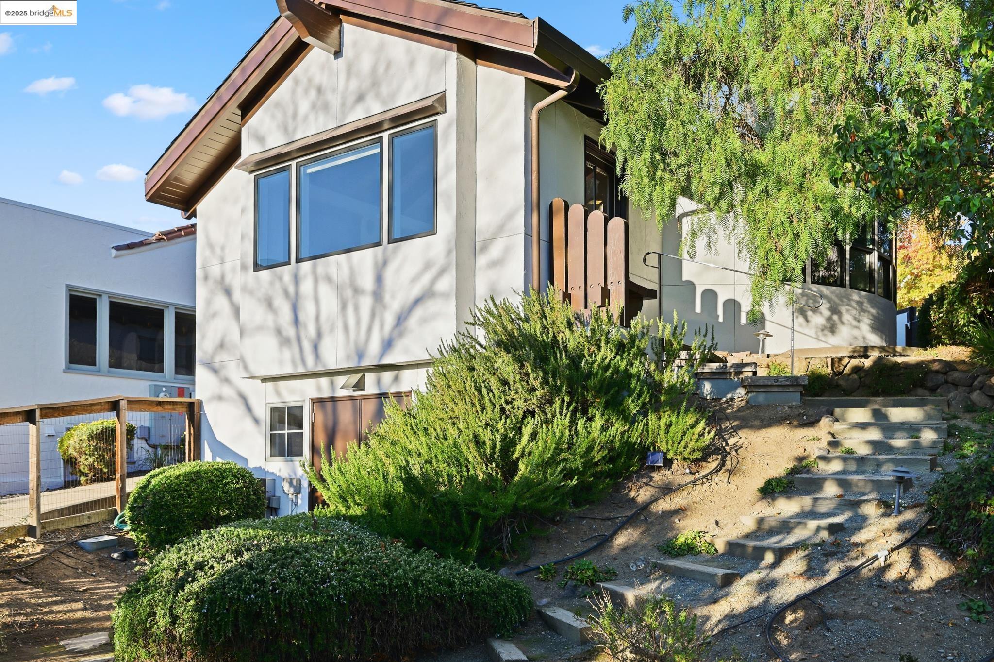 Detail Gallery Image 32 of 44 For 5729 Buena Vista Ave, Oakland,  CA 94618 - 2 Beds | 2 Baths