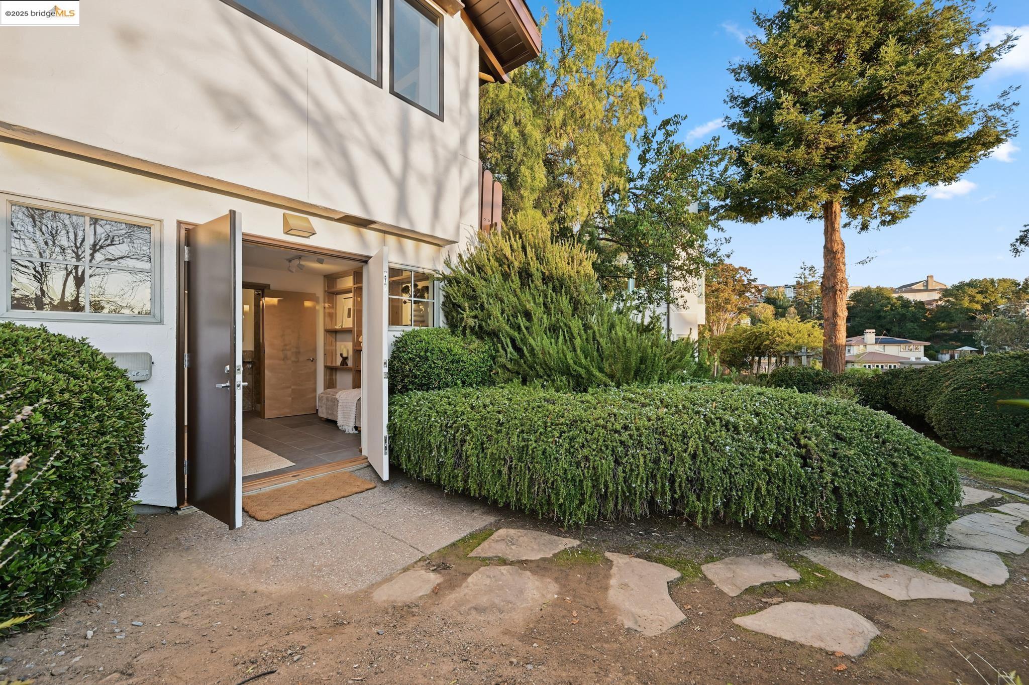 Detail Gallery Image 33 of 44 For 5729 Buena Vista Ave, Oakland,  CA 94618 - 2 Beds | 2 Baths