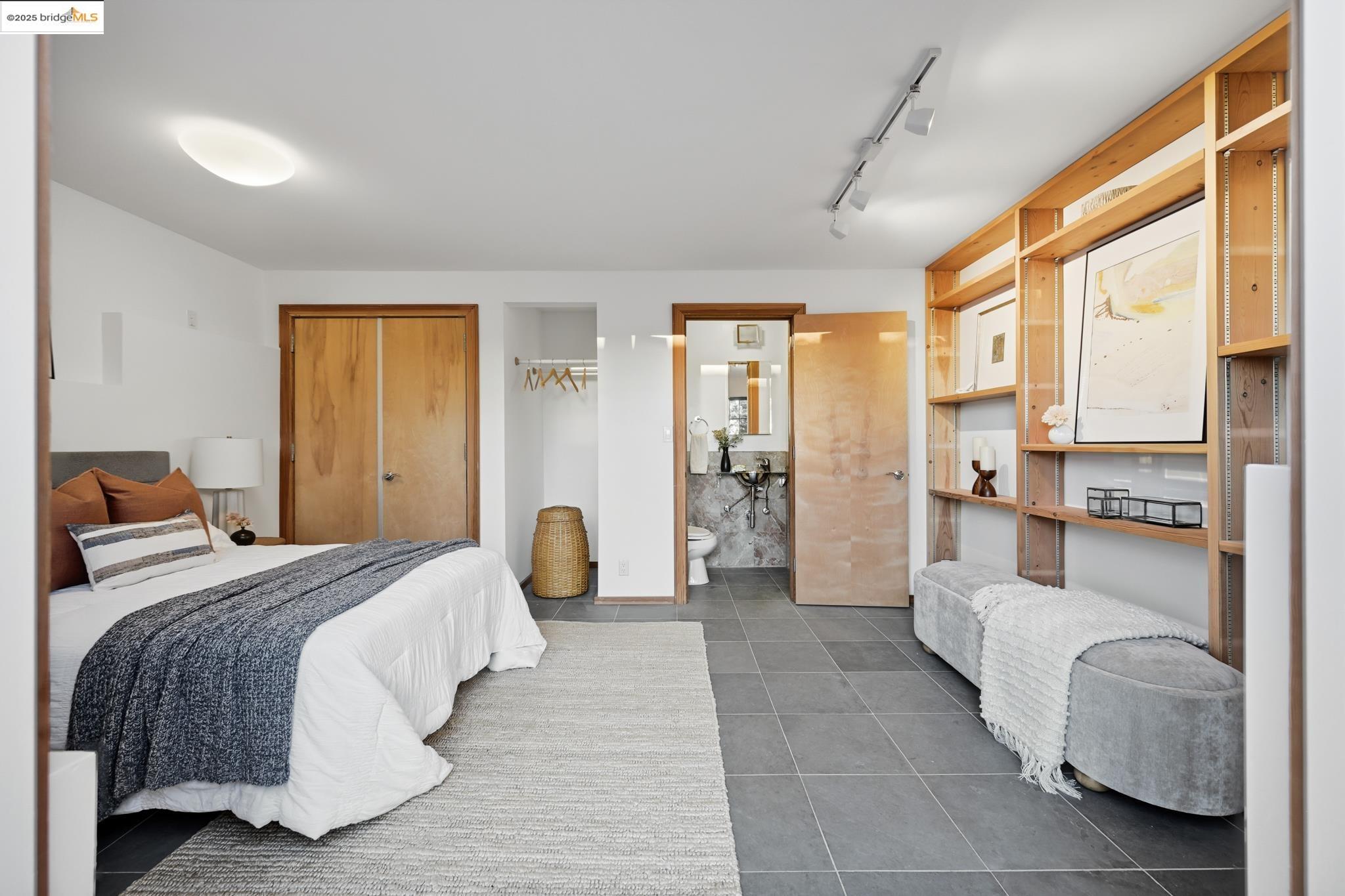 Detail Gallery Image 34 of 44 For 5729 Buena Vista Ave, Oakland,  CA 94618 - 2 Beds | 2 Baths