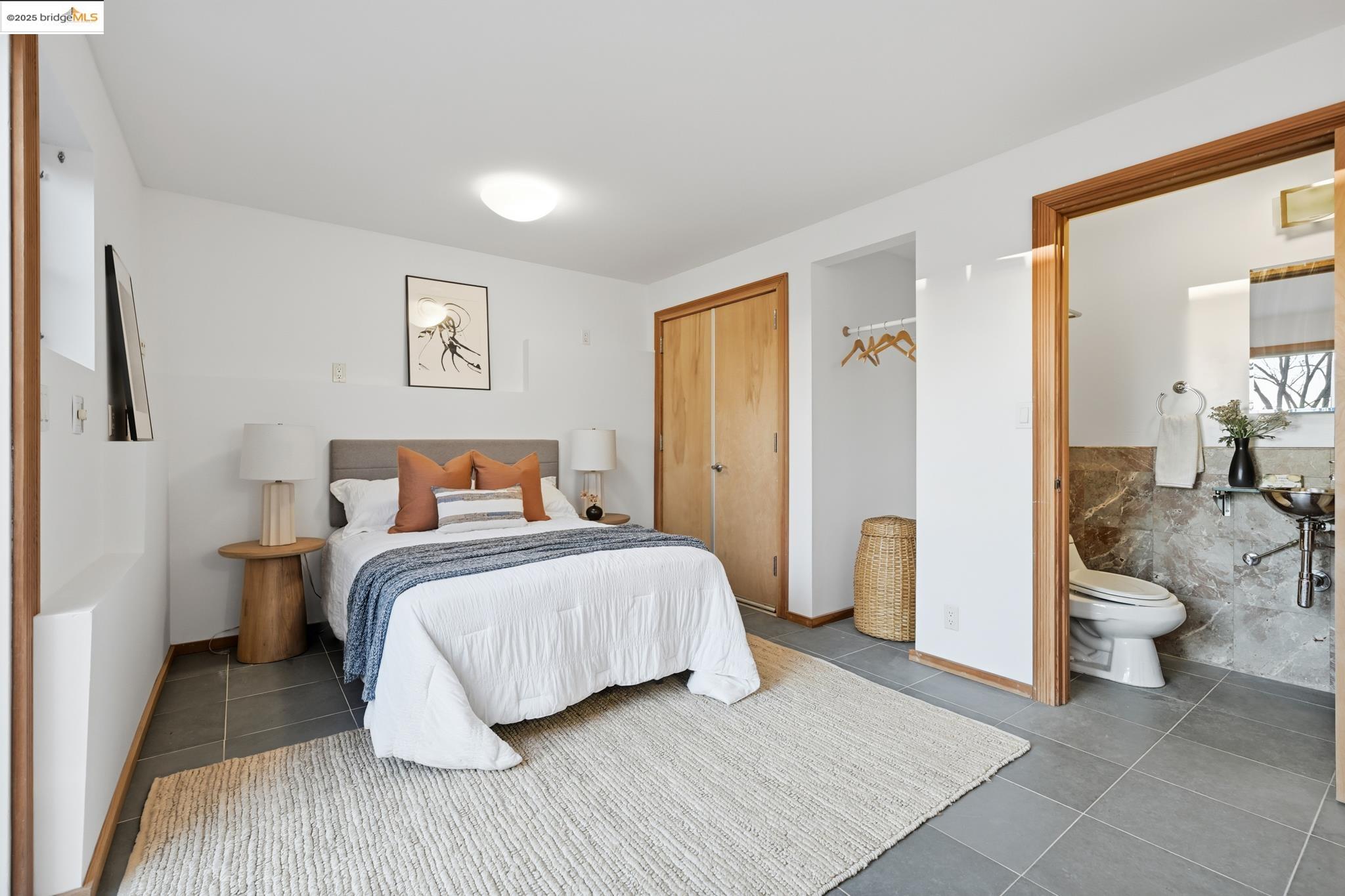 Detail Gallery Image 35 of 44 For 5729 Buena Vista Ave, Oakland,  CA 94618 - 2 Beds | 2 Baths