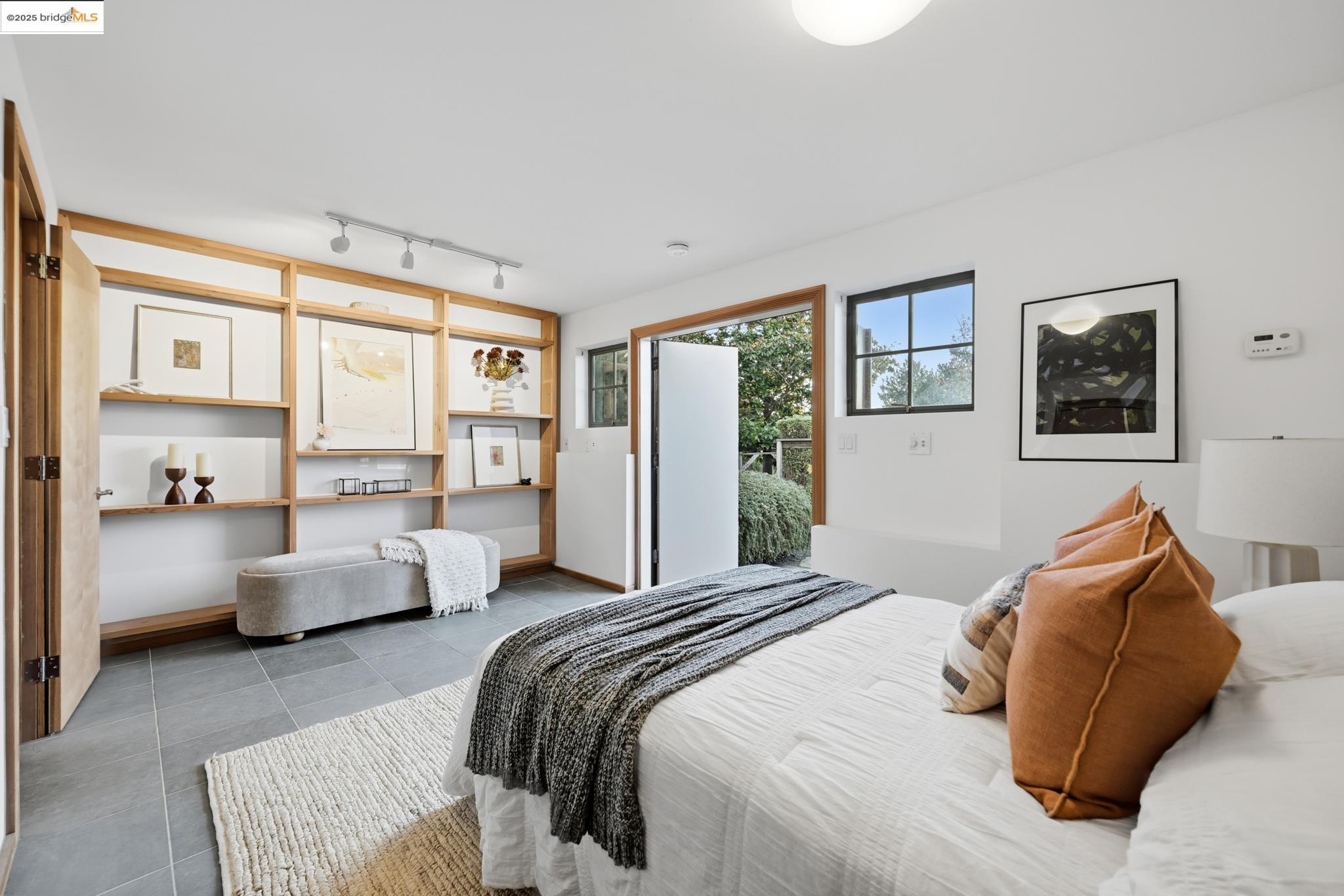 Detail Gallery Image 36 of 44 For 5729 Buena Vista Ave, Oakland,  CA 94618 - 2 Beds | 2 Baths