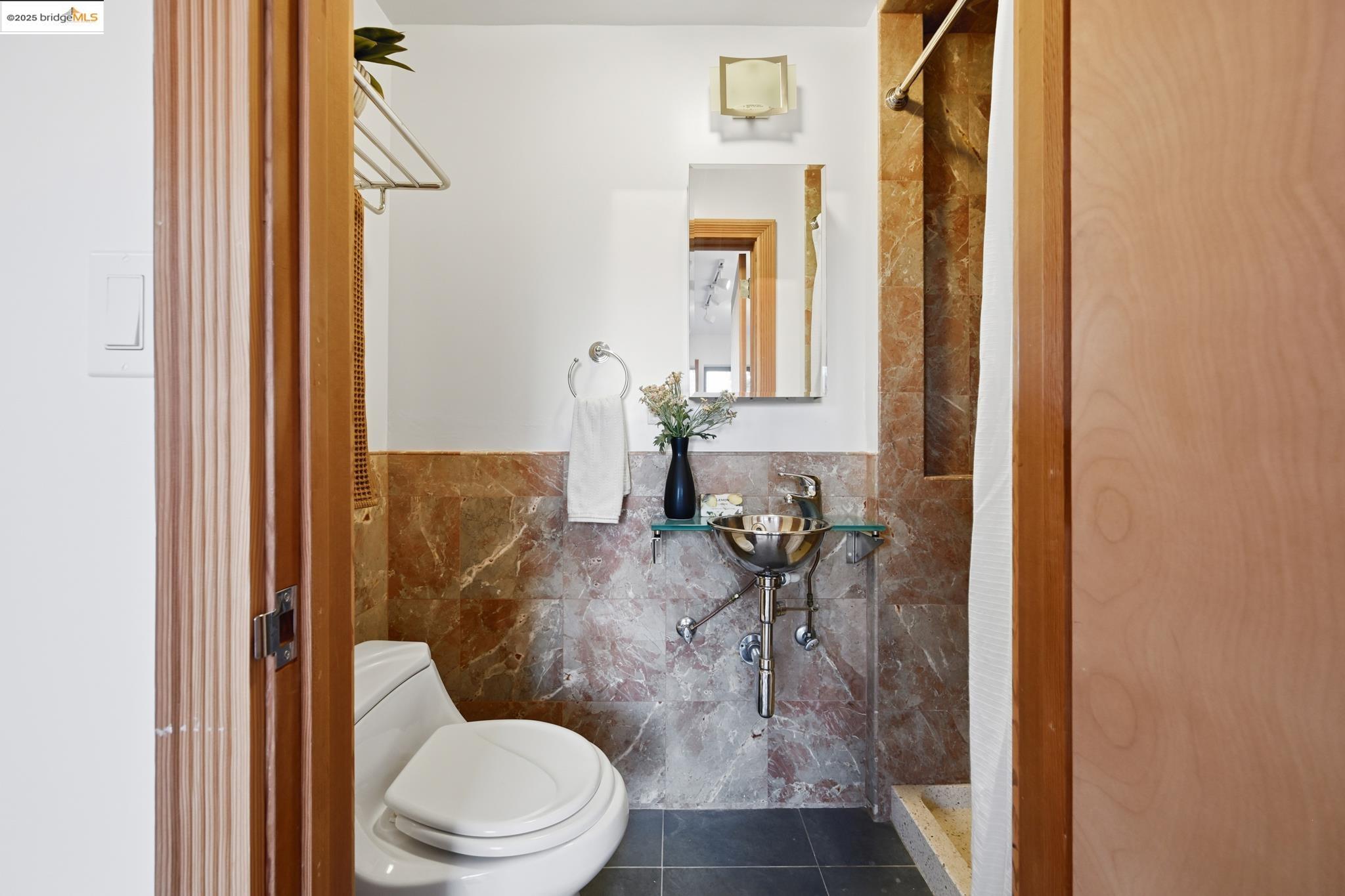 Detail Gallery Image 38 of 44 For 5729 Buena Vista Ave, Oakland,  CA 94618 - 2 Beds | 2 Baths