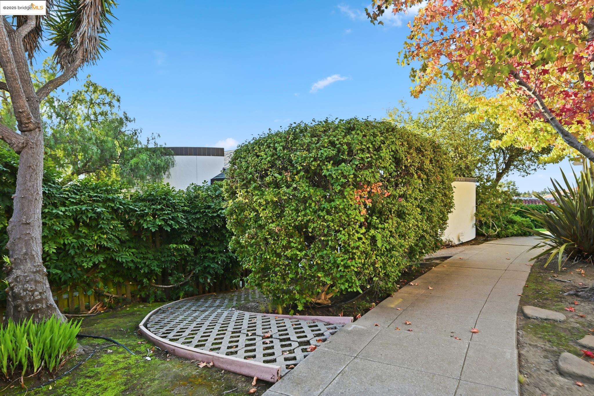 Detail Gallery Image 42 of 44 For 5729 Buena Vista Ave, Oakland,  CA 94618 - 2 Beds | 2 Baths