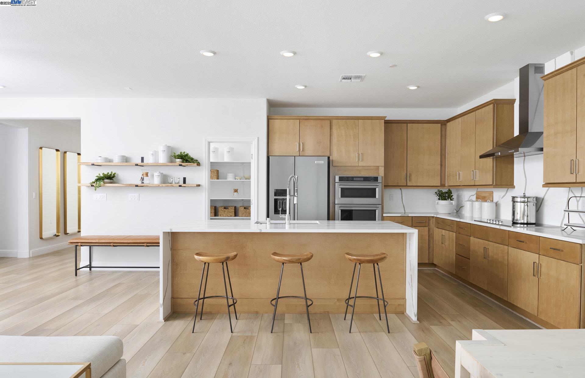 Detail Gallery Image 3 of 13 For Harvard Way, Manteca,  CA 95337 - 5 Beds | 3 Baths