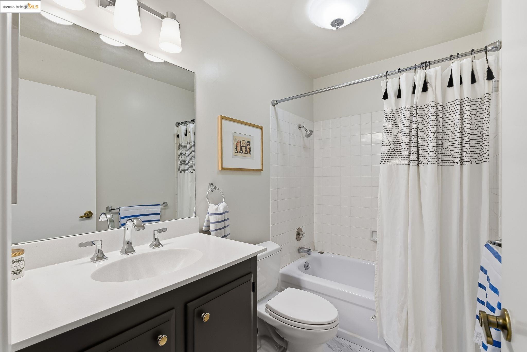 Detail Gallery Image 31 of 42 For 2 Sereno Circle, Oakland,  CA 94619 - 2 Beds | 2 Baths