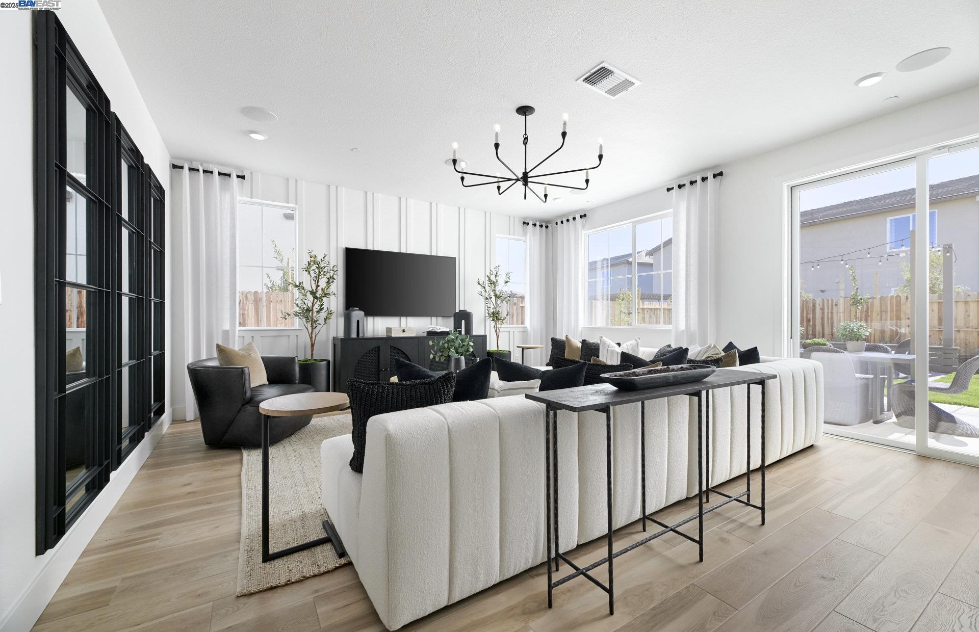 Detail Gallery Image 5 of 15 For Harvard Way, Manteca,  CA 95337 - 6 Beds | 4/1 Baths