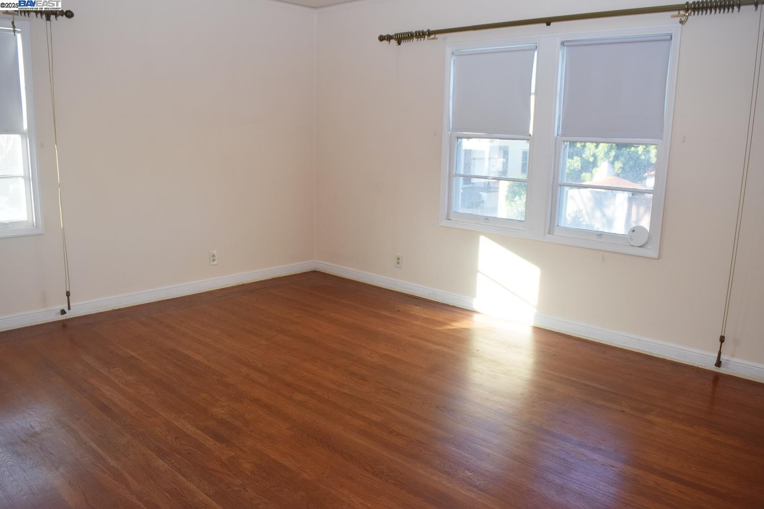 Detail Gallery Image 13 of 22 For 975 Pearl St, Alameda,  CA 94501 - 2 Beds | 2 Baths