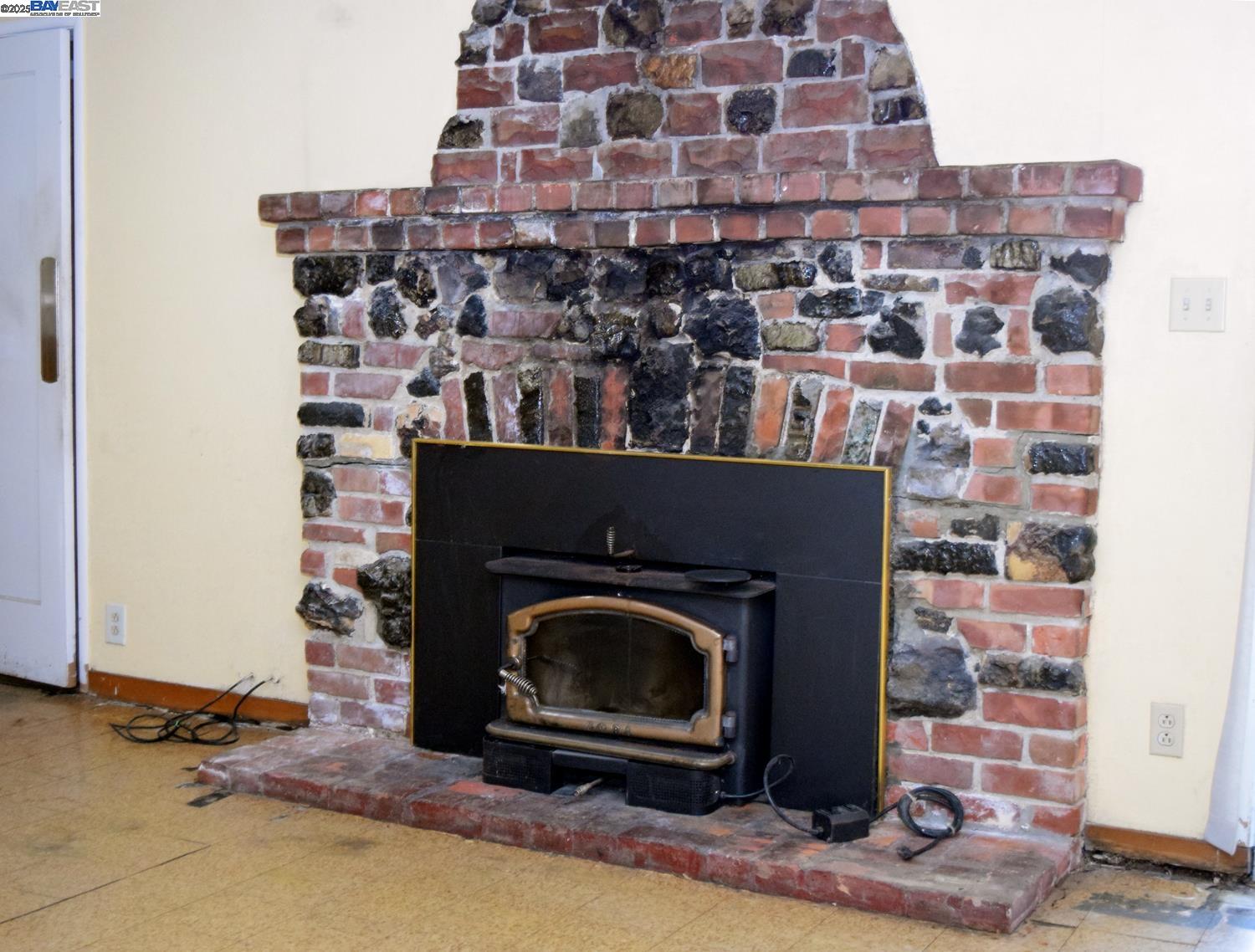 Detail Gallery Image 16 of 22 For 975 Pearl St, Alameda,  CA 94501 - 2 Beds | 2 Baths