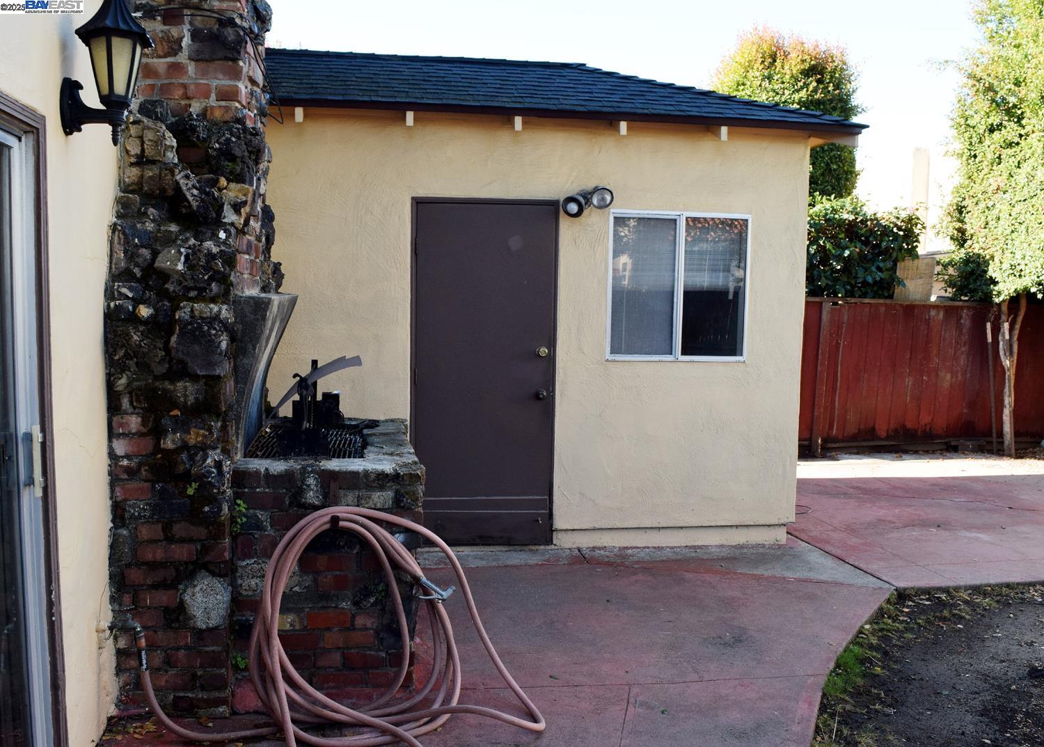 Detail Gallery Image 21 of 22 For 975 Pearl St, Alameda,  CA 94501 - 2 Beds | 2 Baths