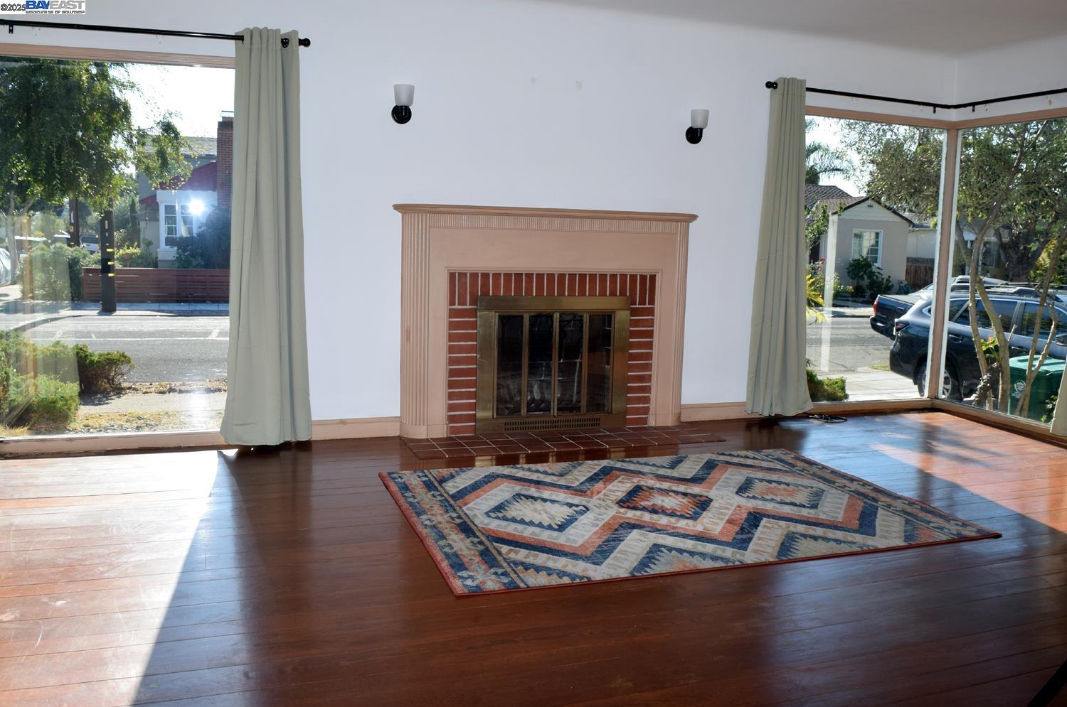 Detail Gallery Image 5 of 22 For 975 Pearl St, Alameda,  CA 94501 - 2 Beds | 2 Baths