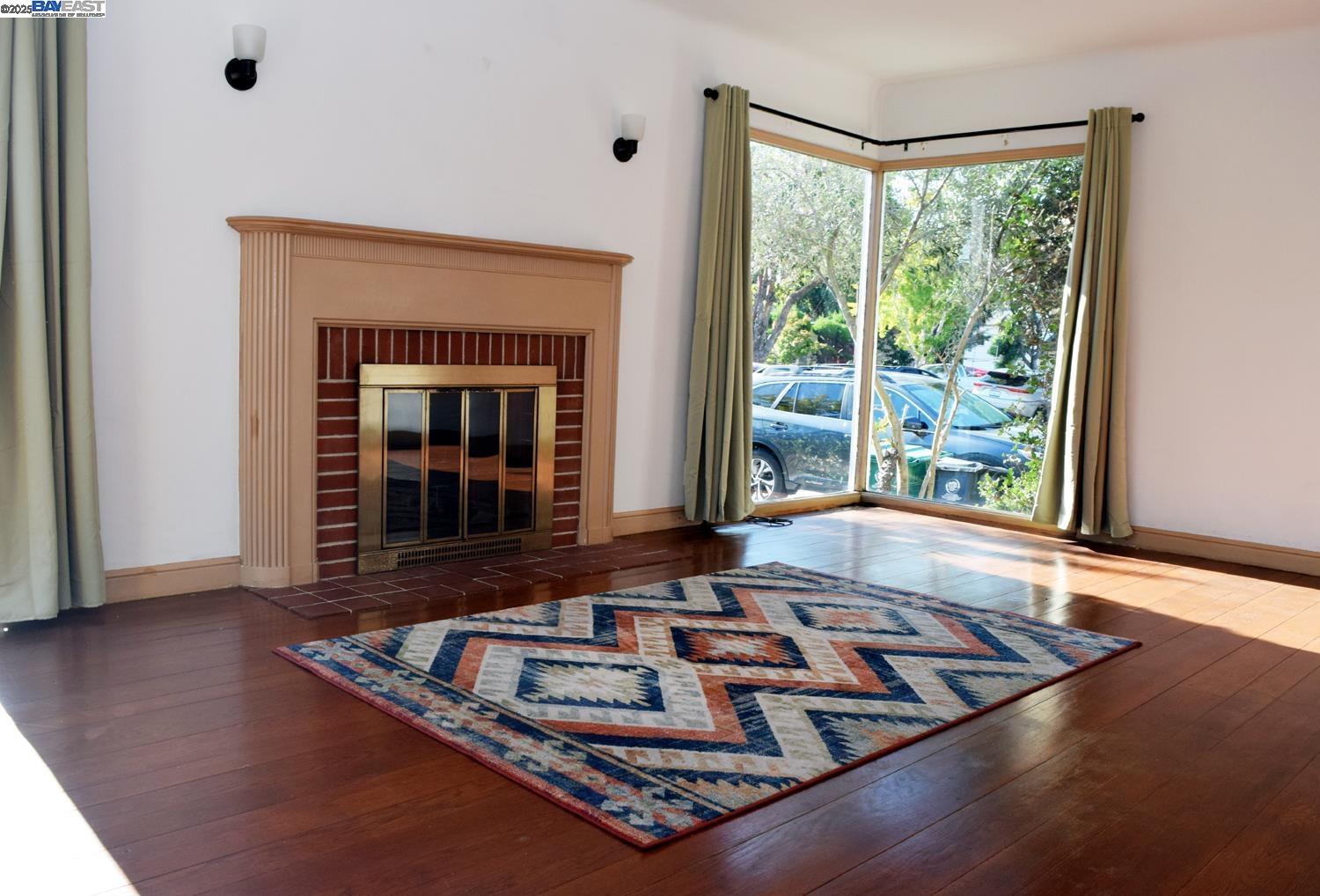 Detail Gallery Image 6 of 22 For 975 Pearl St, Alameda,  CA 94501 - 2 Beds | 2 Baths