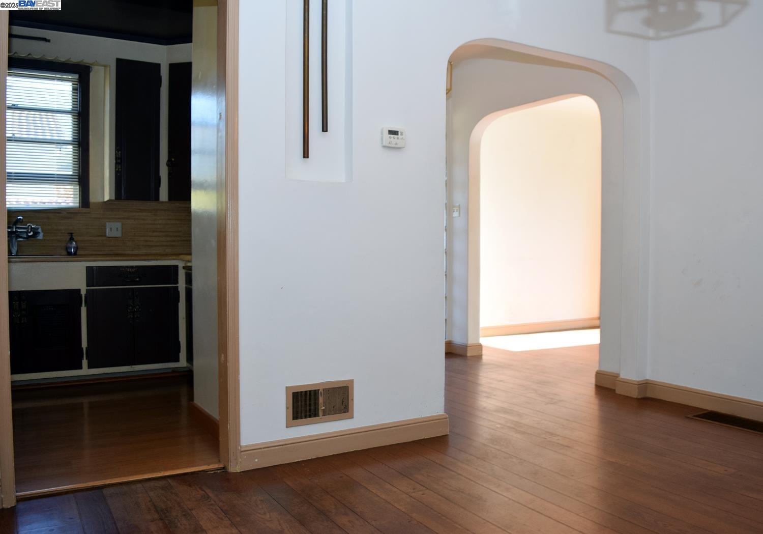 Detail Gallery Image 8 of 22 For 975 Pearl St, Alameda,  CA 94501 - 2 Beds | 2 Baths