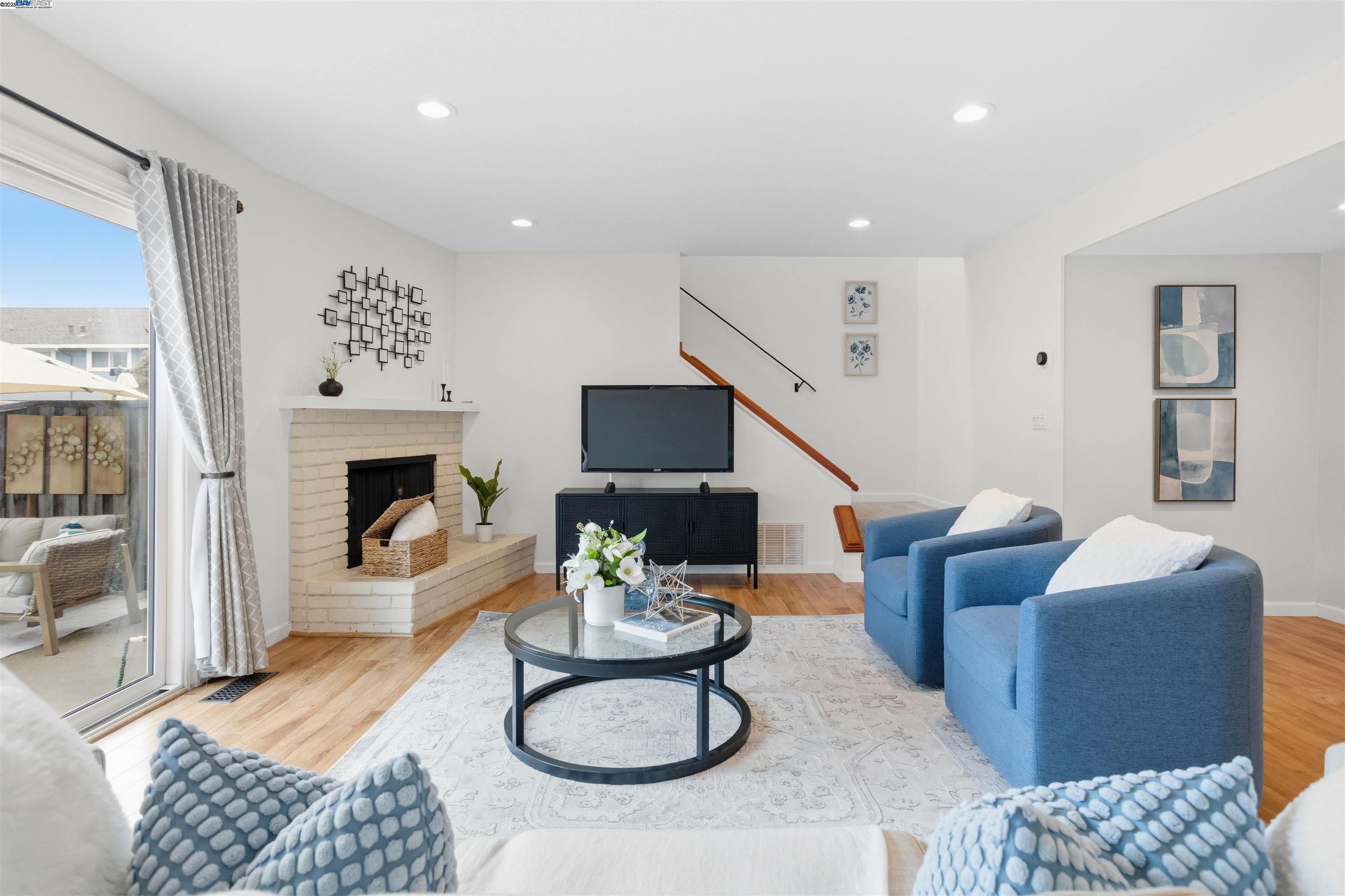 Detail Gallery Image 4 of 39 For 187 Miramonte Dr, Moraga,  CA 94556 - 3 Beds | 3 Baths