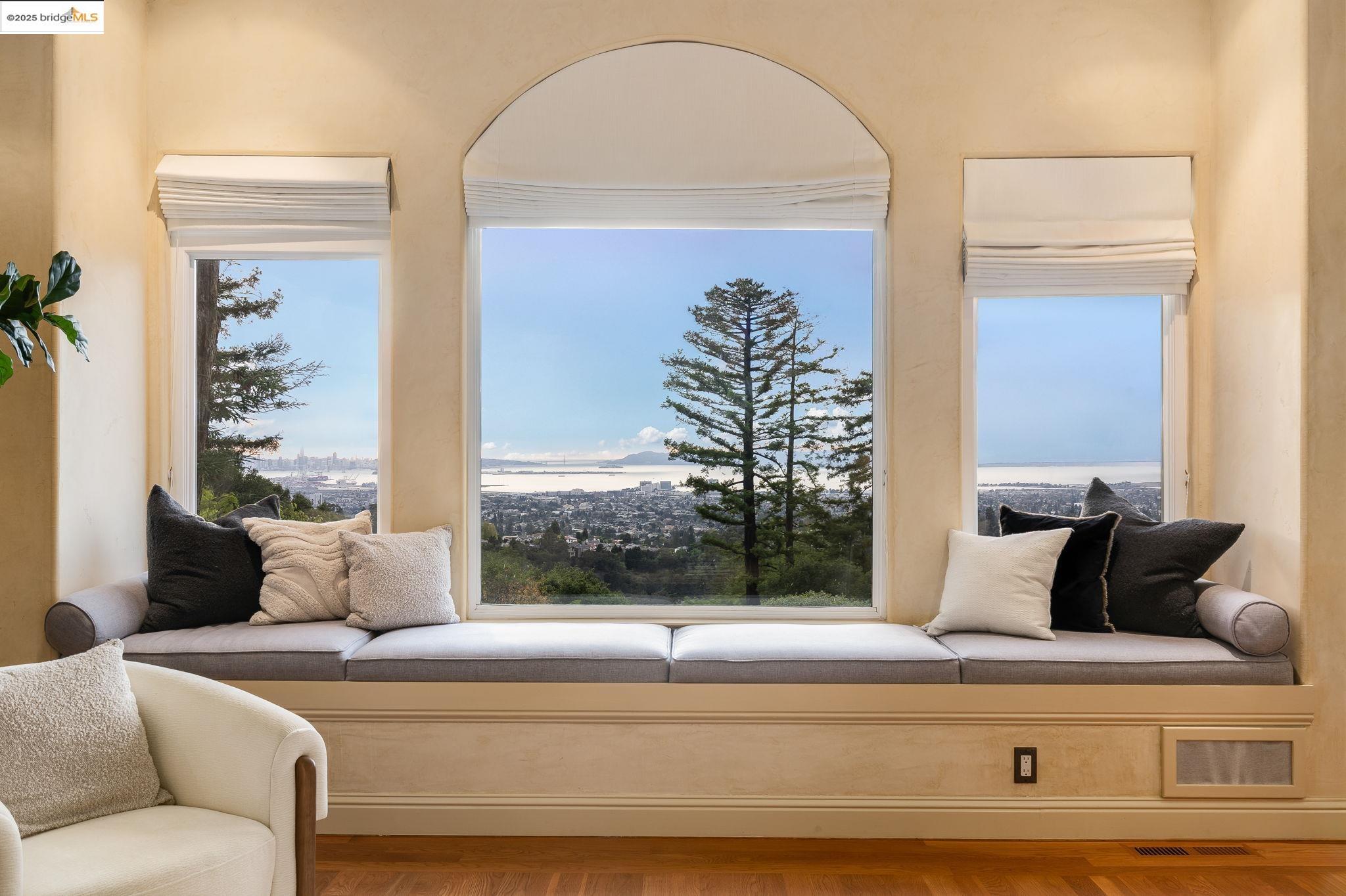 Detail Gallery Image 18 of 60 For 6257 Virgo Rd, Oakland,  CA 94611 - 4 Beds | 3/1 Baths