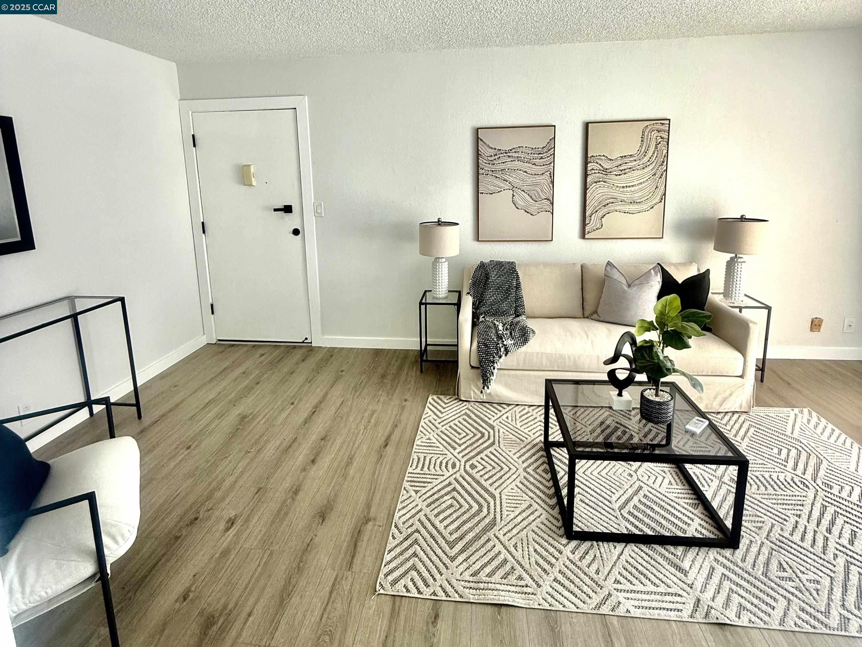 Photo #2: 41114971 Listing 