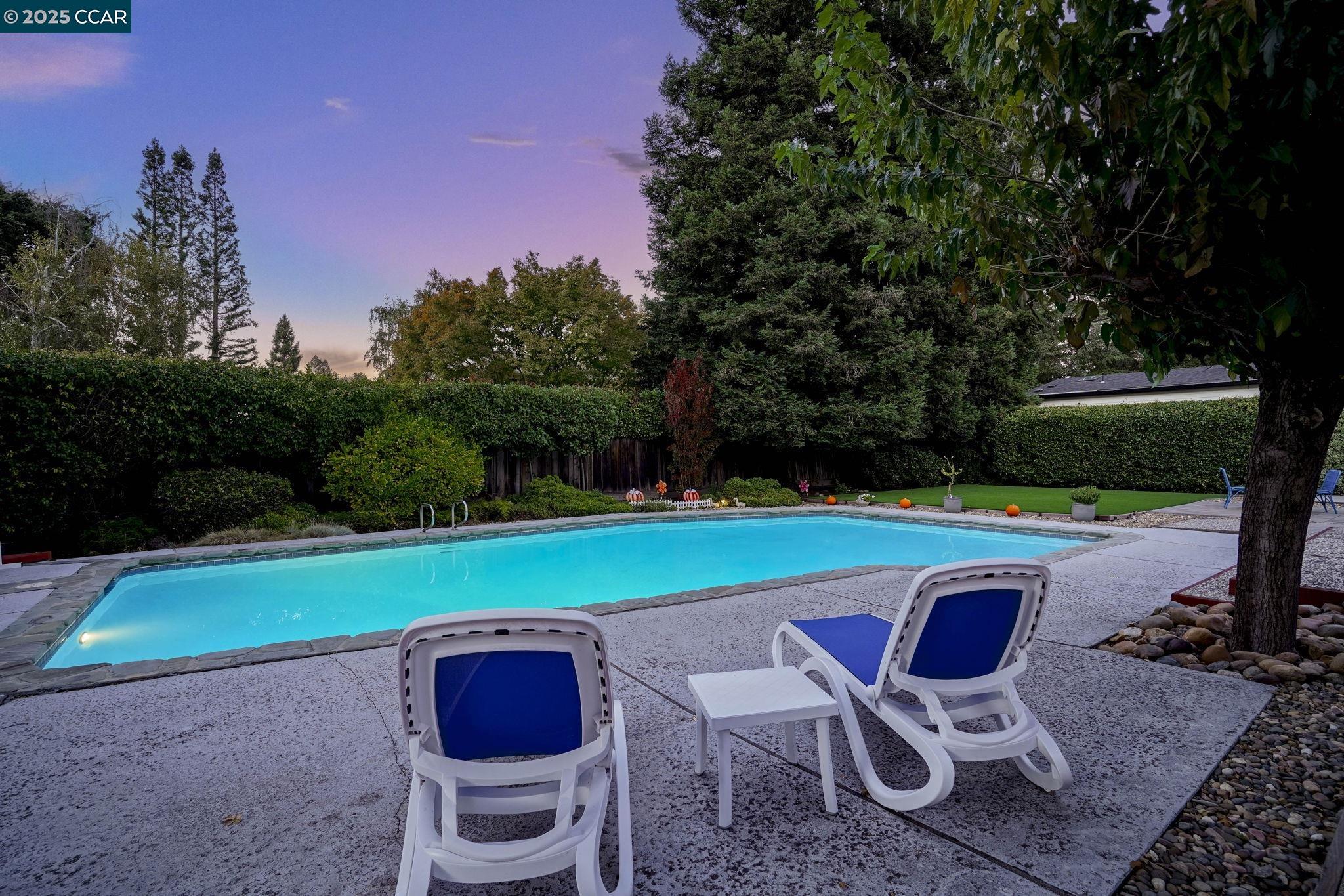 Detail Gallery Image 16 of 60 For 323 Laurel Dr, Danville,  CA 94526 - 4 Beds | 2/1 Baths