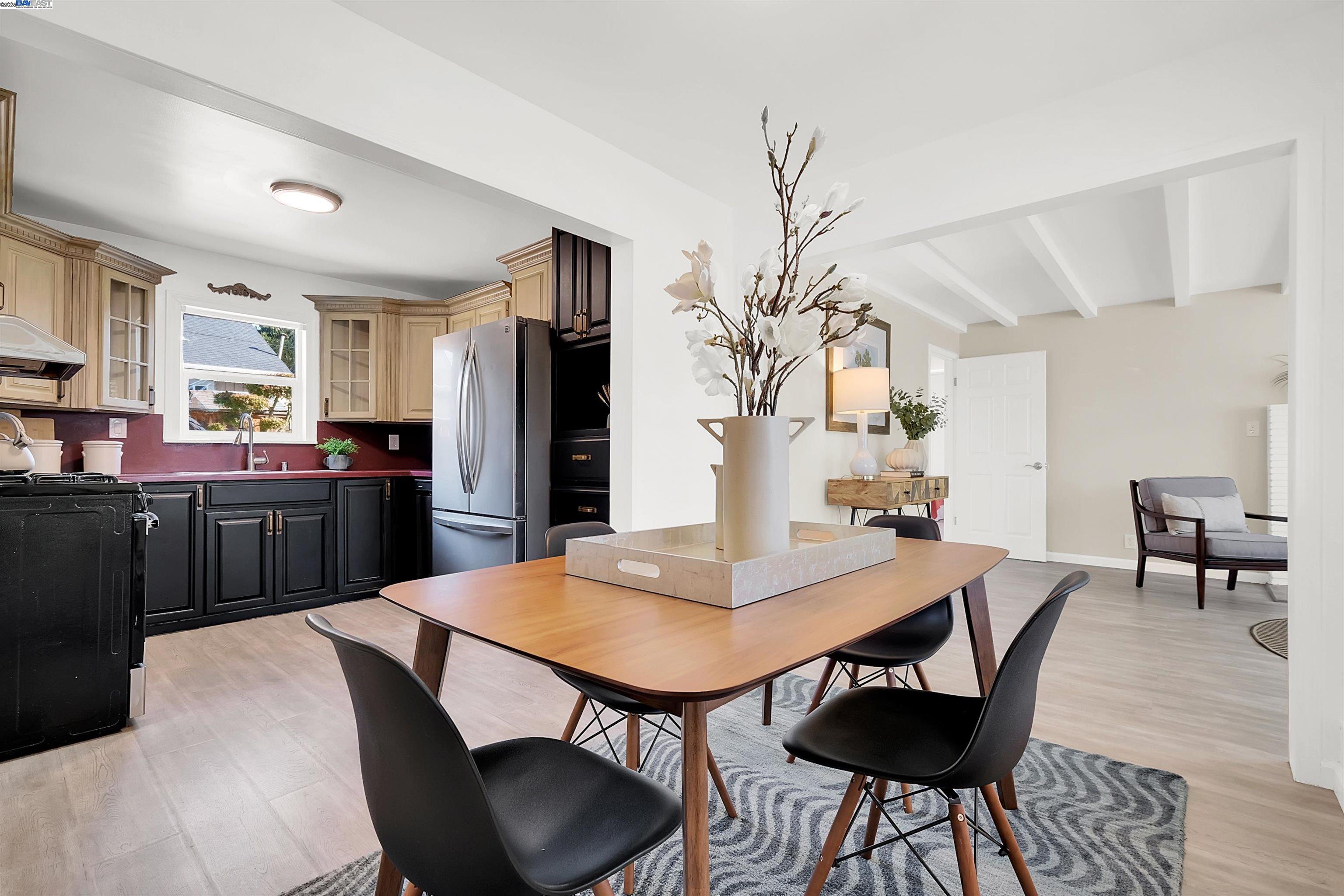 Detail Gallery Image 13 of 57 For 24920 Soto Rd, Hayward,  CA 94544 - 5 Beds | 3/1 Baths