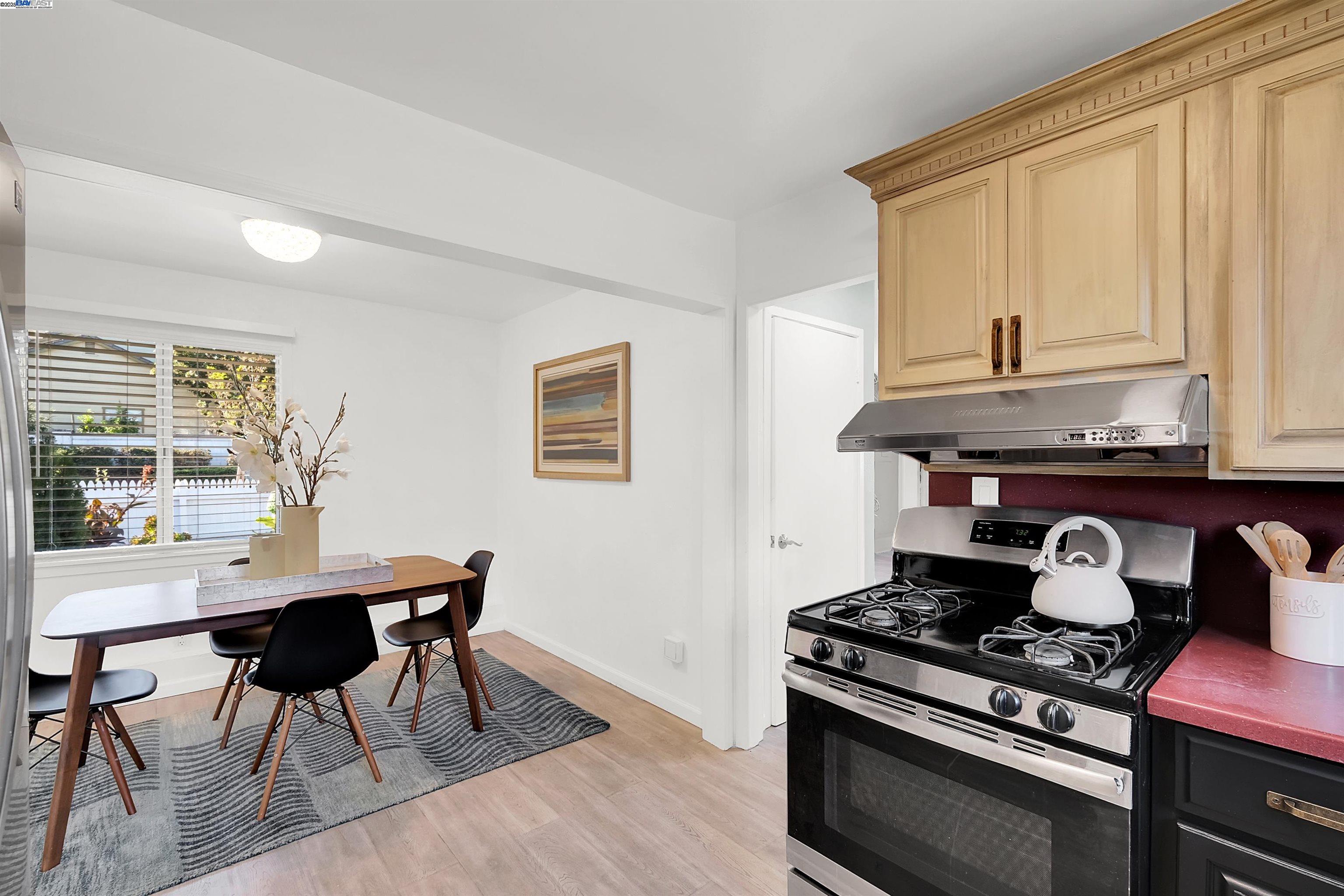 Detail Gallery Image 16 of 57 For 24920 Soto Rd, Hayward,  CA 94544 - 5 Beds | 3/1 Baths