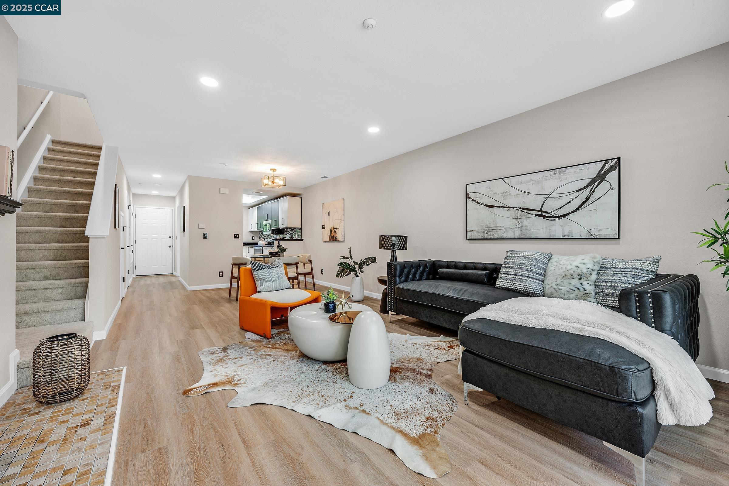 Photo #2: 41114987 Listing: Photo #2