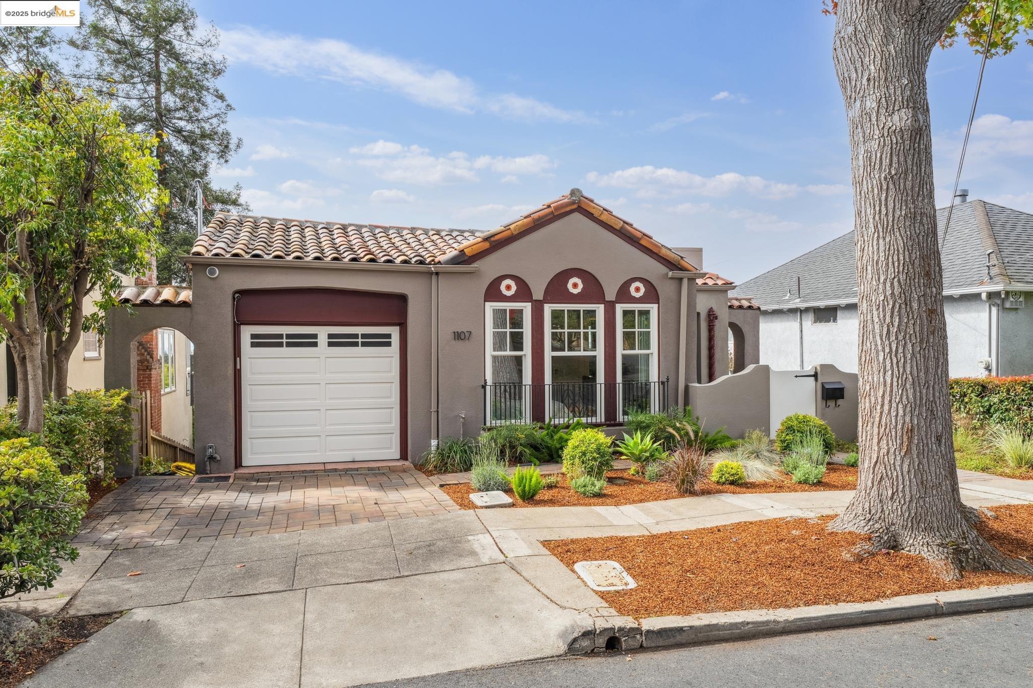 Detail Gallery Image 2 of 53 For 1107 Wellington St, Oakland,  CA 94602 - 3 Beds | 3 Baths