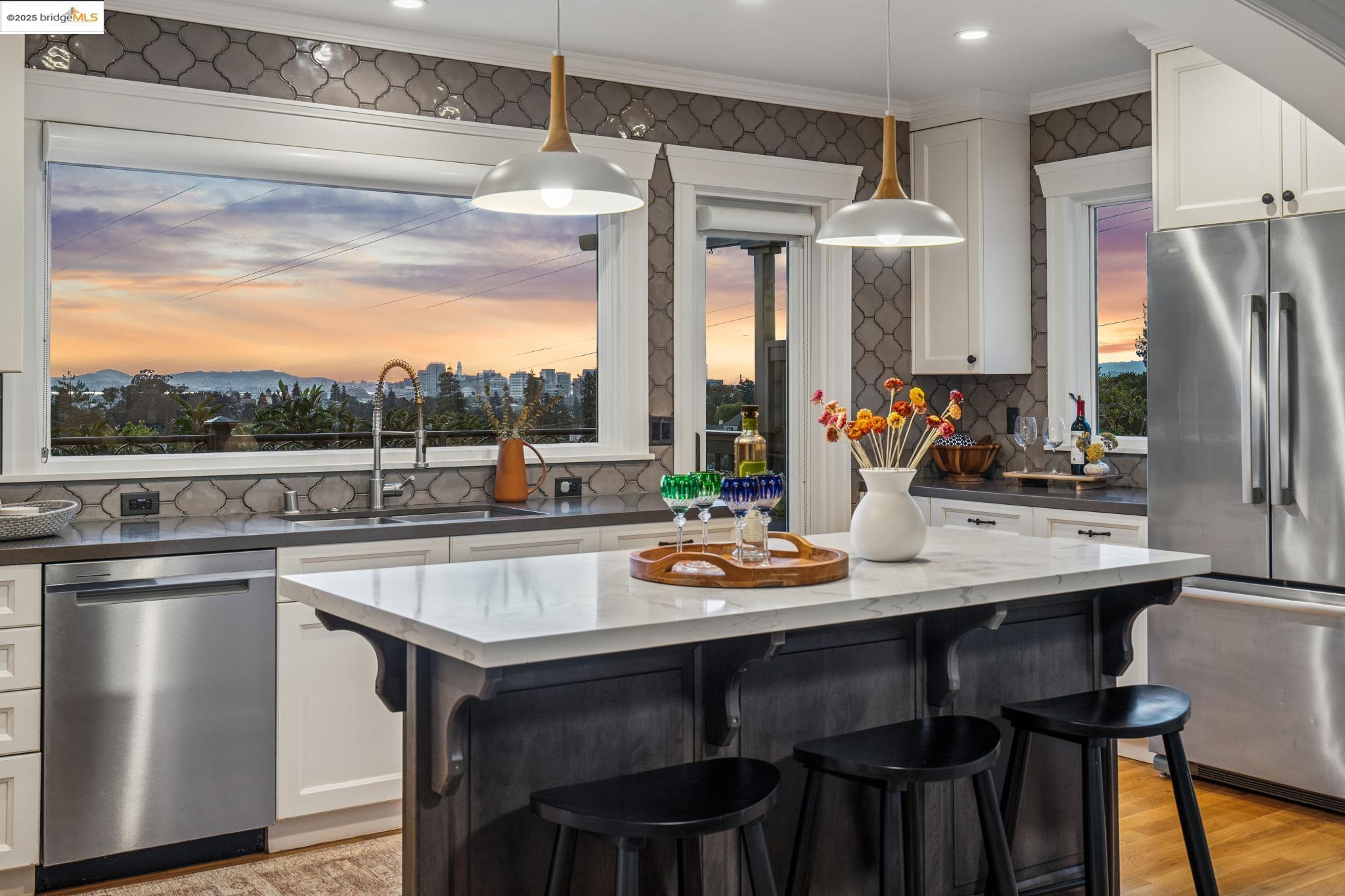 Detail Gallery Image 11 of 53 For 1107 Wellington St, Oakland,  CA 94602 - 3 Beds | 3 Baths