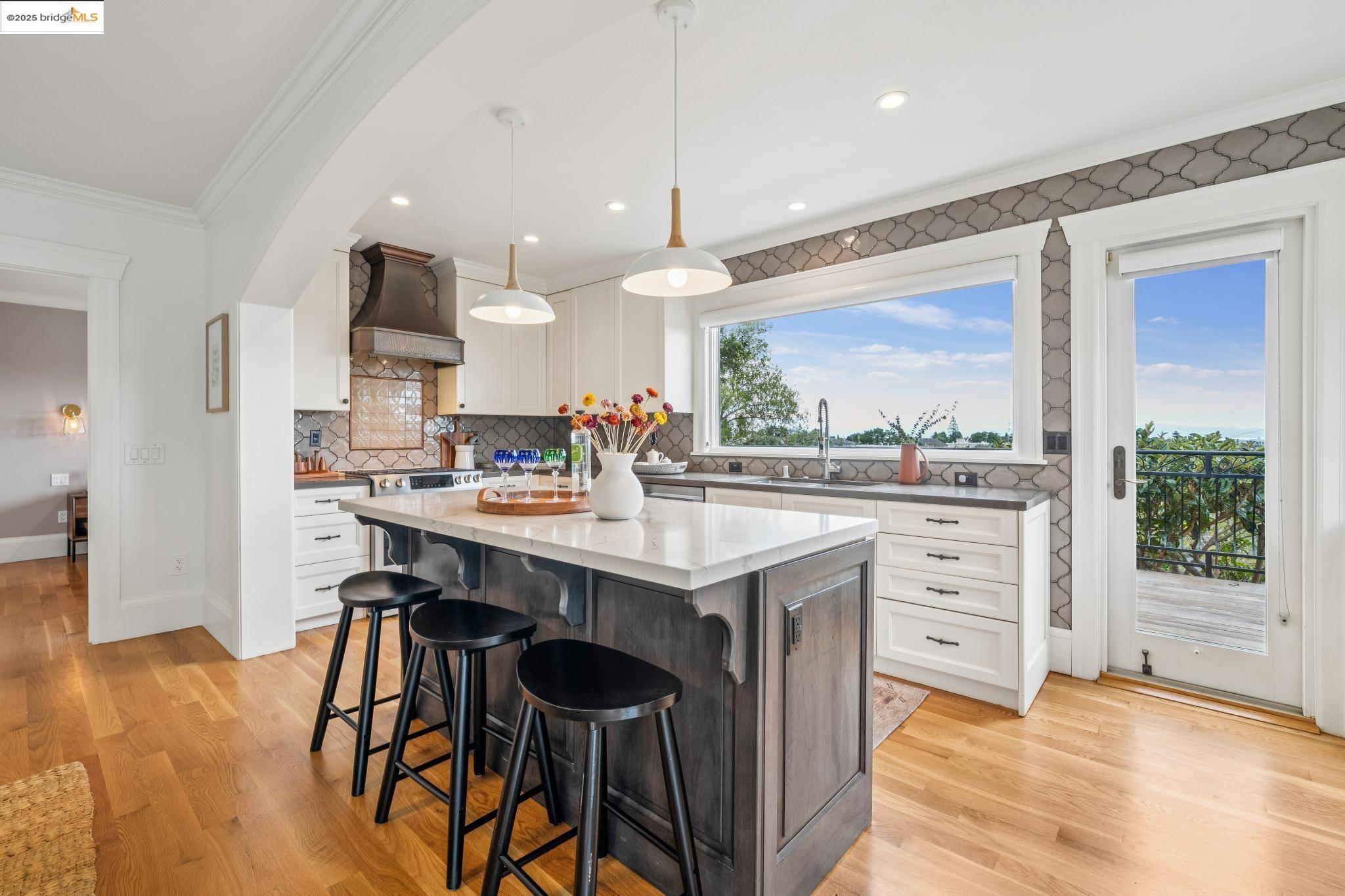 Detail Gallery Image 12 of 53 For 1107 Wellington St, Oakland,  CA 94602 - 3 Beds | 3 Baths