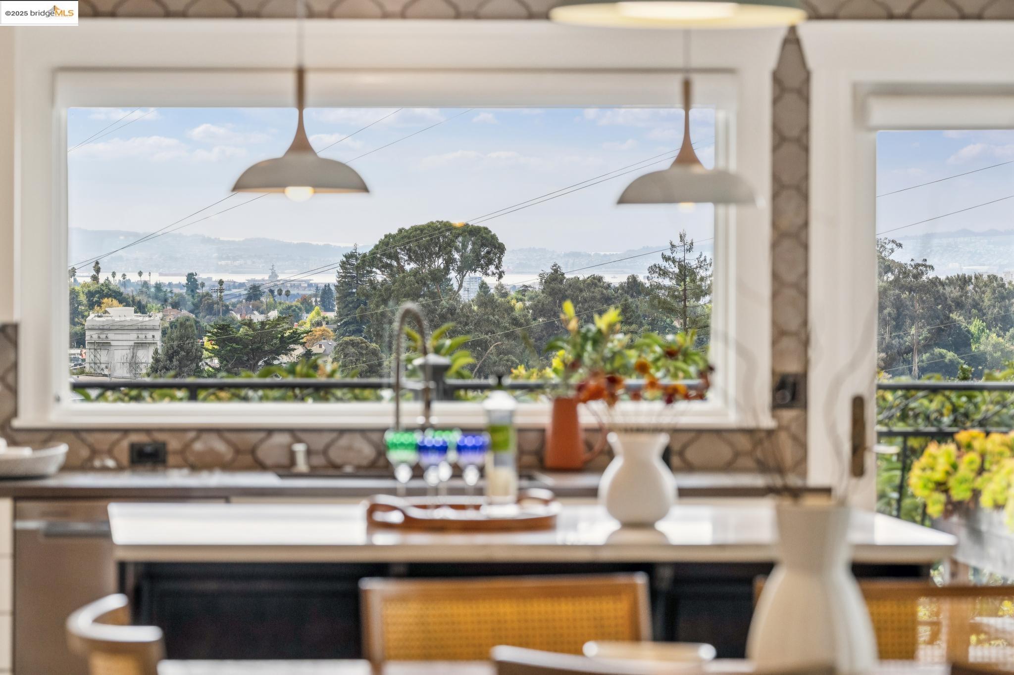 Detail Gallery Image 13 of 53 For 1107 Wellington St, Oakland,  CA 94602 - 3 Beds | 3 Baths