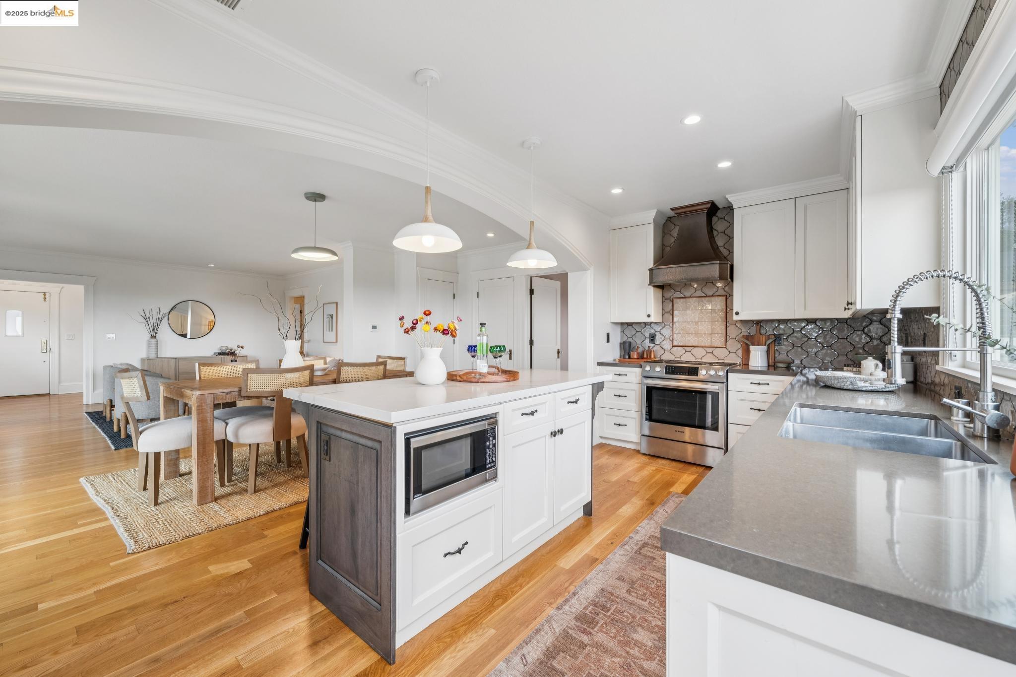 Detail Gallery Image 14 of 53 For 1107 Wellington St, Oakland,  CA 94602 - 3 Beds | 3 Baths