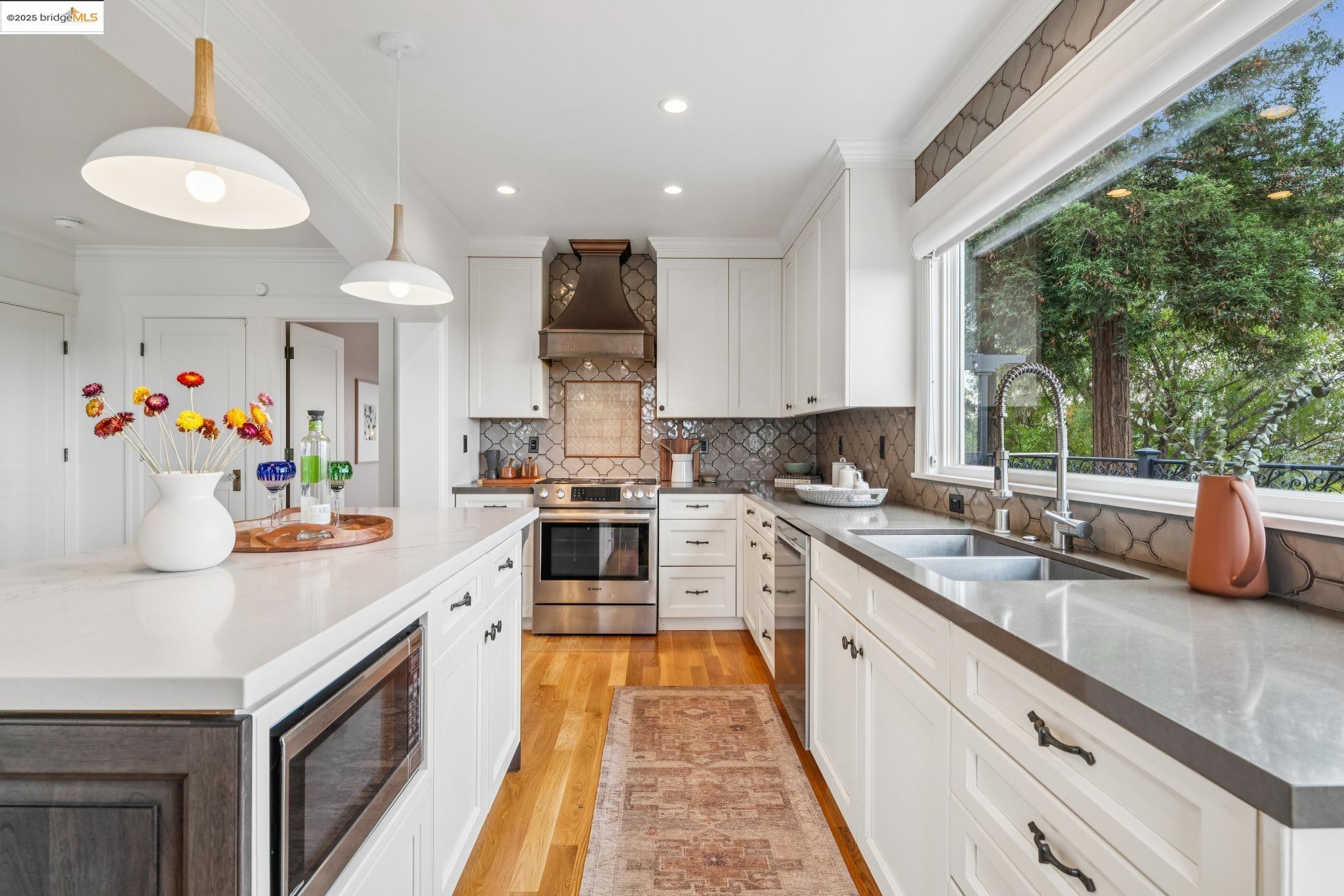 Detail Gallery Image 15 of 53 For 1107 Wellington St, Oakland,  CA 94602 - 3 Beds | 3 Baths