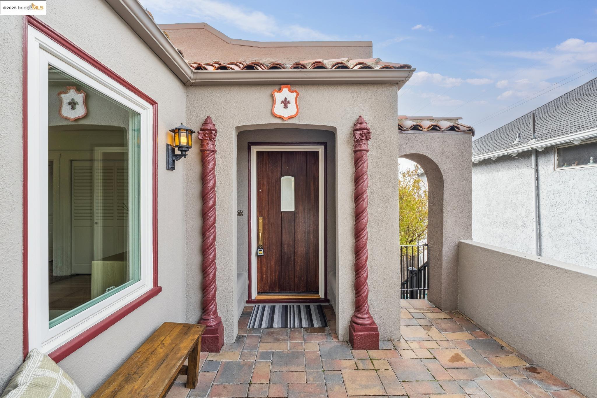 Detail Gallery Image 3 of 53 For 1107 Wellington St, Oakland,  CA 94602 - 3 Beds | 3 Baths