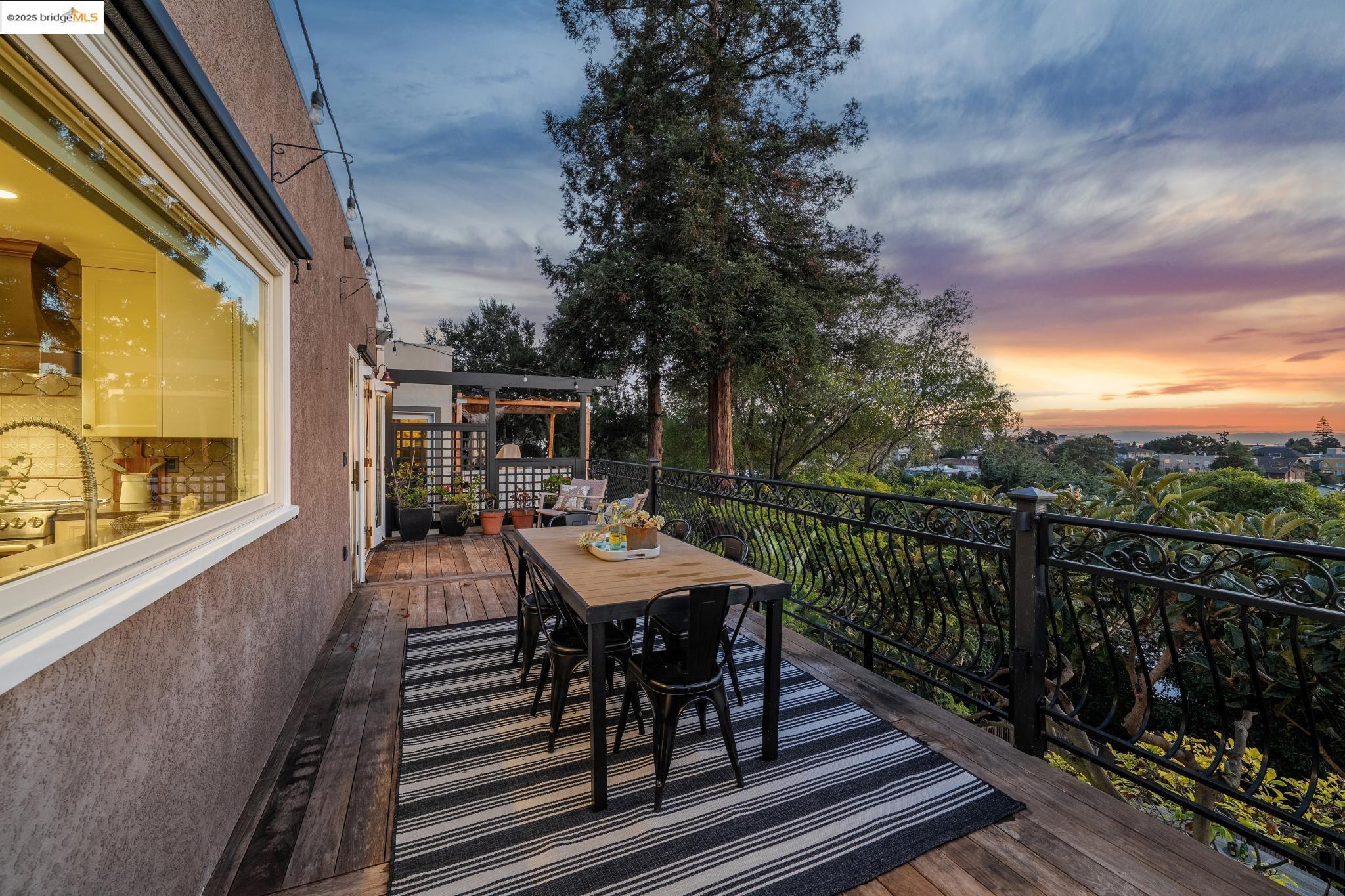 Detail Gallery Image 21 of 53 For 1107 Wellington St, Oakland,  CA 94602 - 3 Beds | 3 Baths