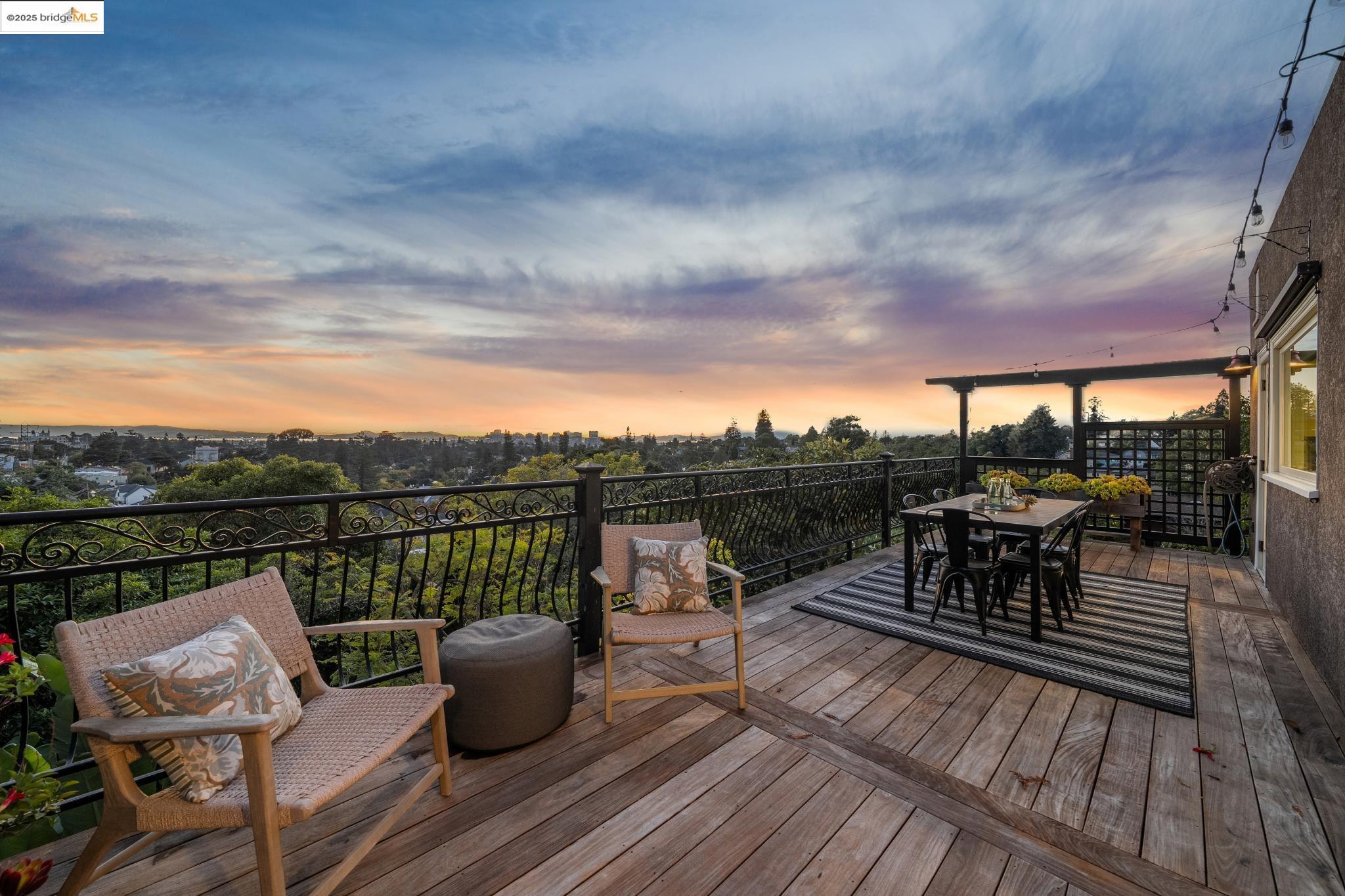 Detail Gallery Image 22 of 53 For 1107 Wellington St, Oakland,  CA 94602 - 3 Beds | 3 Baths