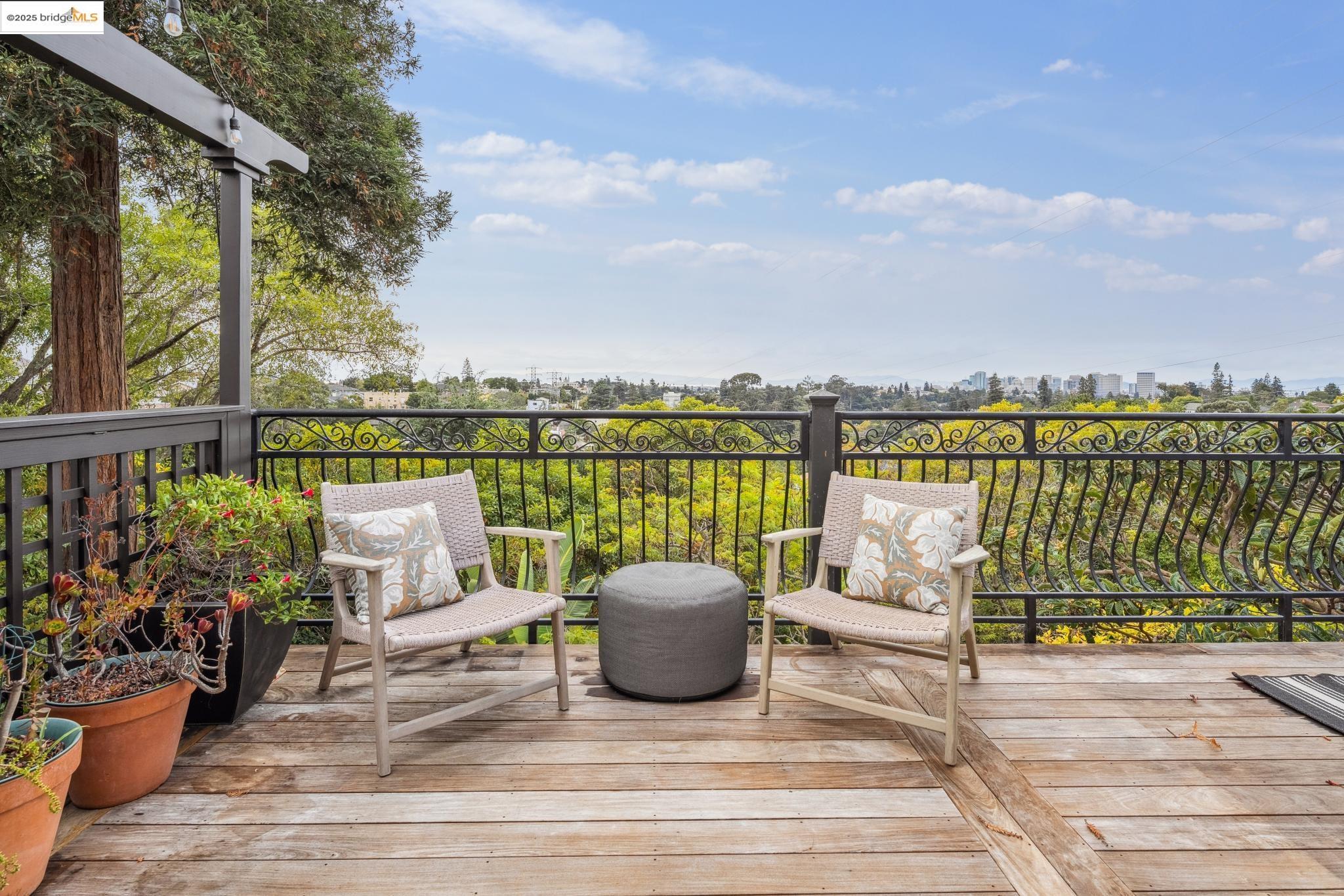 Detail Gallery Image 23 of 53 For 1107 Wellington St, Oakland,  CA 94602 - 3 Beds | 3 Baths