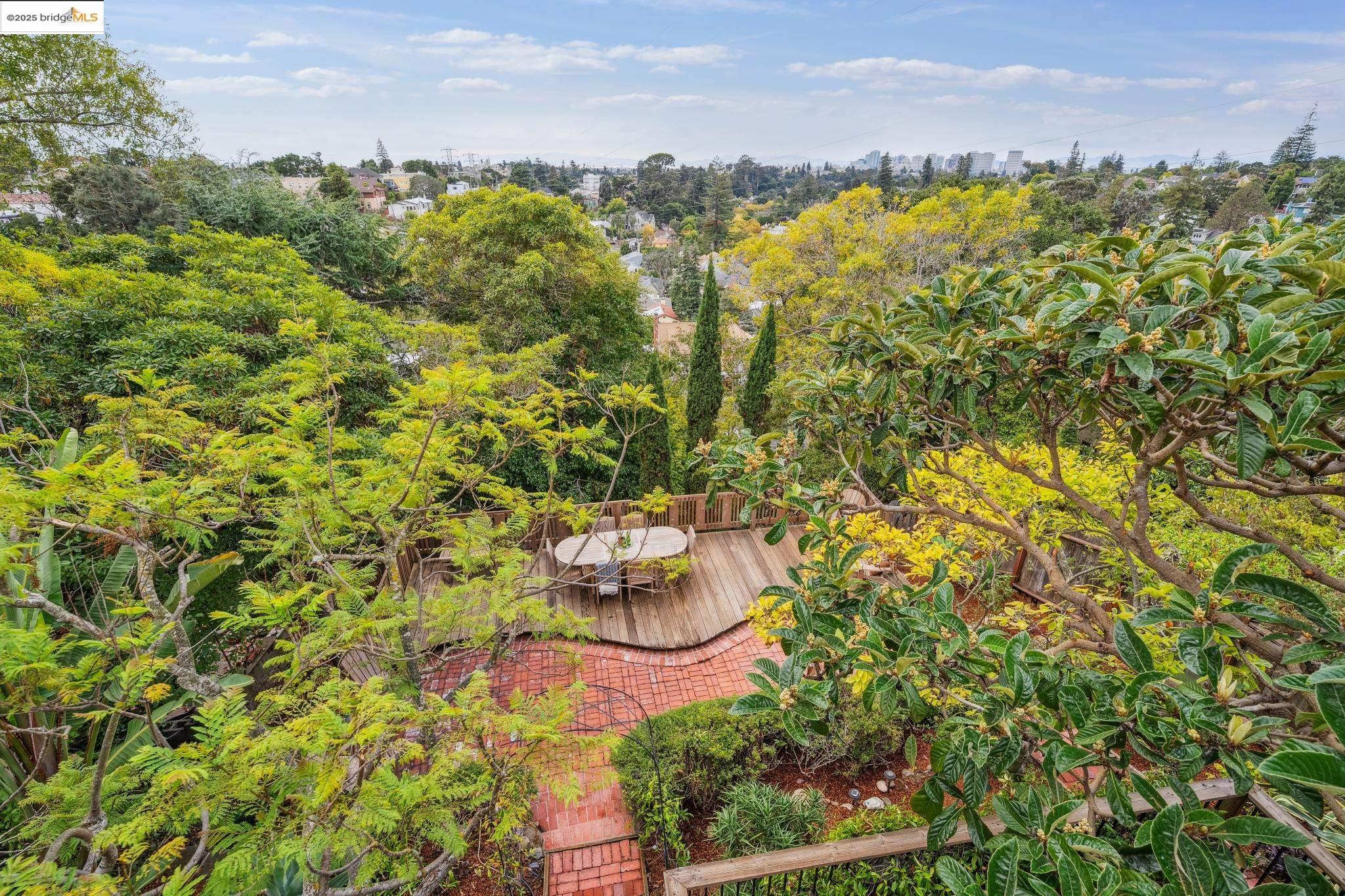 Detail Gallery Image 26 of 53 For 1107 Wellington St, Oakland,  CA 94602 - 3 Beds | 3 Baths