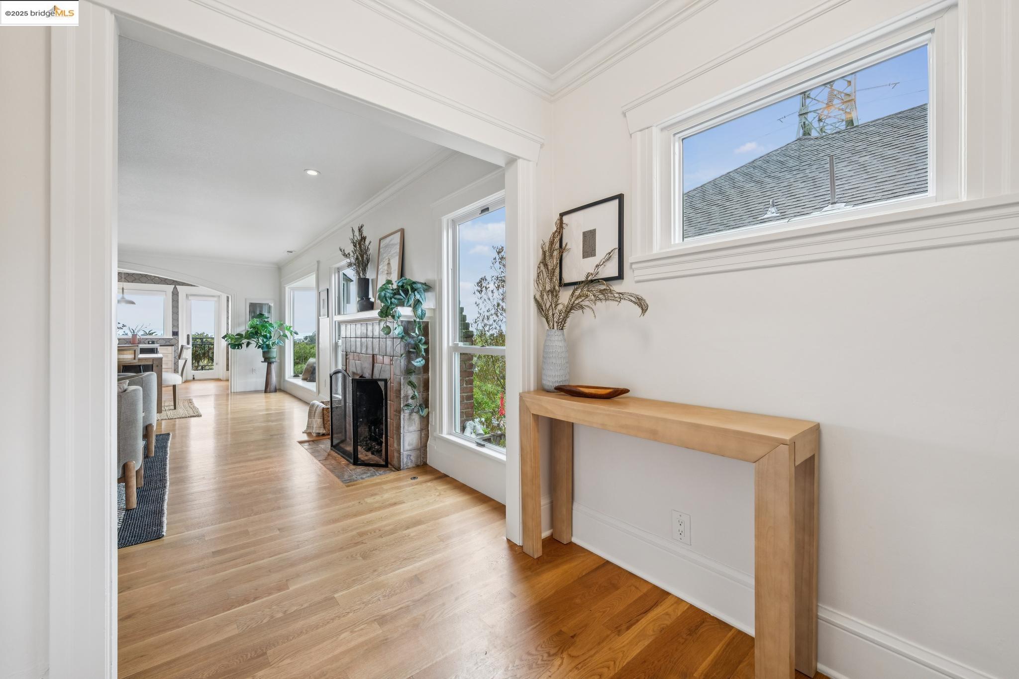 Detail Gallery Image 4 of 53 For 1107 Wellington St, Oakland,  CA 94602 - 3 Beds | 3 Baths