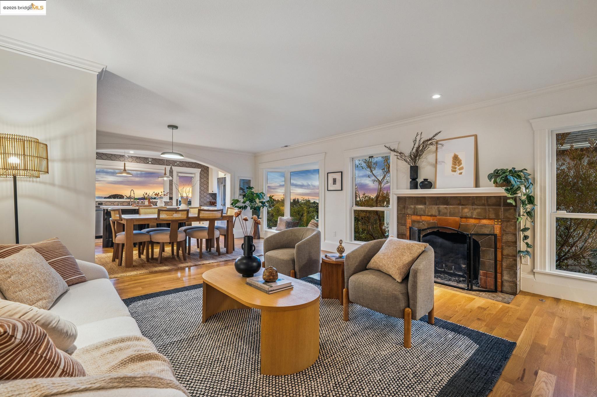 Detail Gallery Image 5 of 53 For 1107 Wellington St, Oakland,  CA 94602 - 3 Beds | 3 Baths