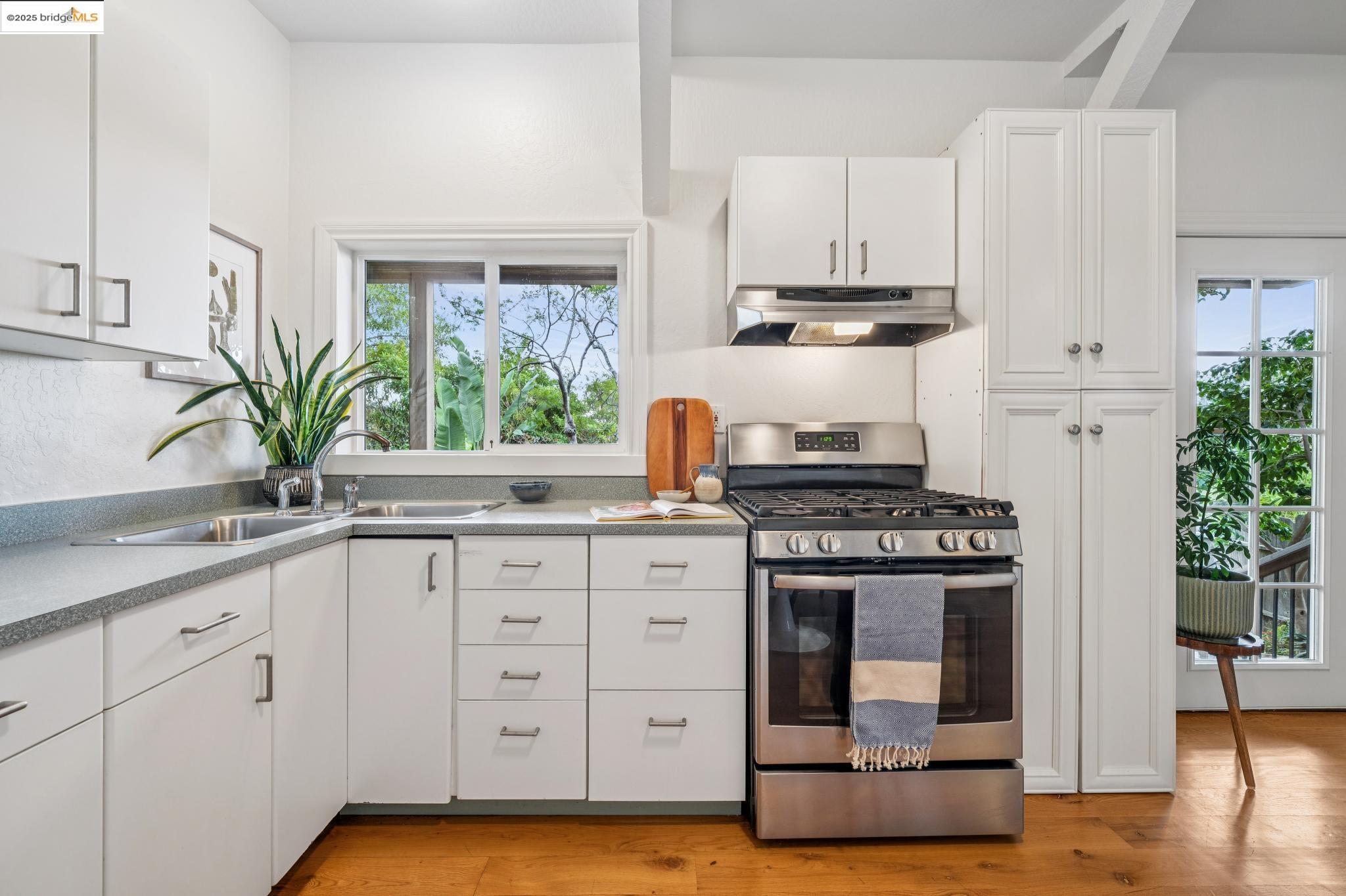 Detail Gallery Image 44 of 53 For 1107 Wellington St, Oakland,  CA 94602 - 3 Beds | 3 Baths