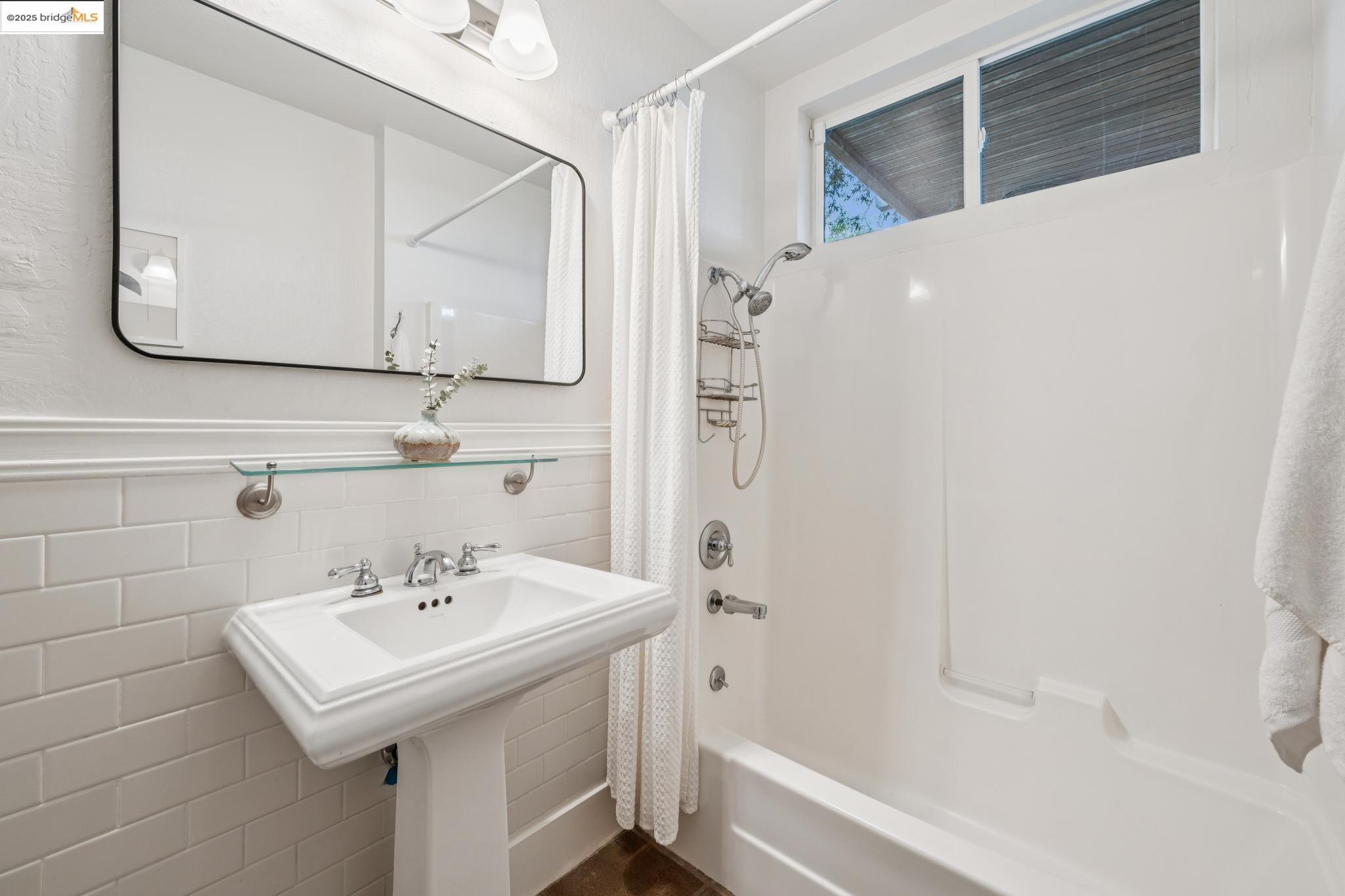 Detail Gallery Image 45 of 53 For 1107 Wellington St, Oakland,  CA 94602 - 3 Beds | 3 Baths