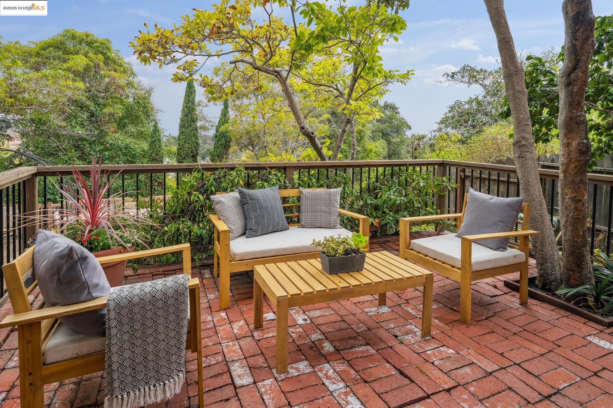 Detail Gallery Image 47 of 53 For 1107 Wellington St, Oakland,  CA 94602 - 3 Beds | 3 Baths