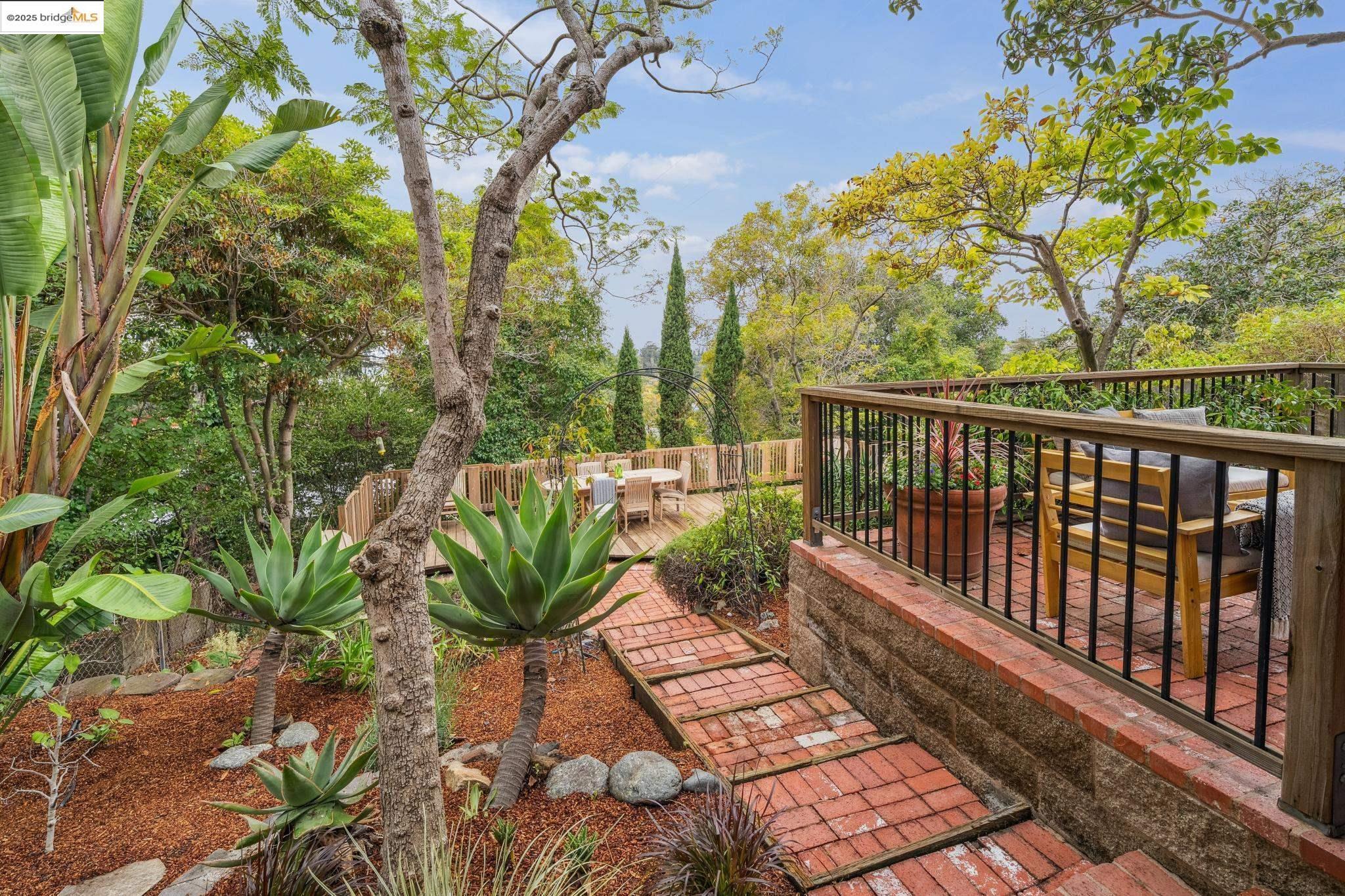 Detail Gallery Image 48 of 53 For 1107 Wellington St, Oakland,  CA 94602 - 3 Beds | 3 Baths