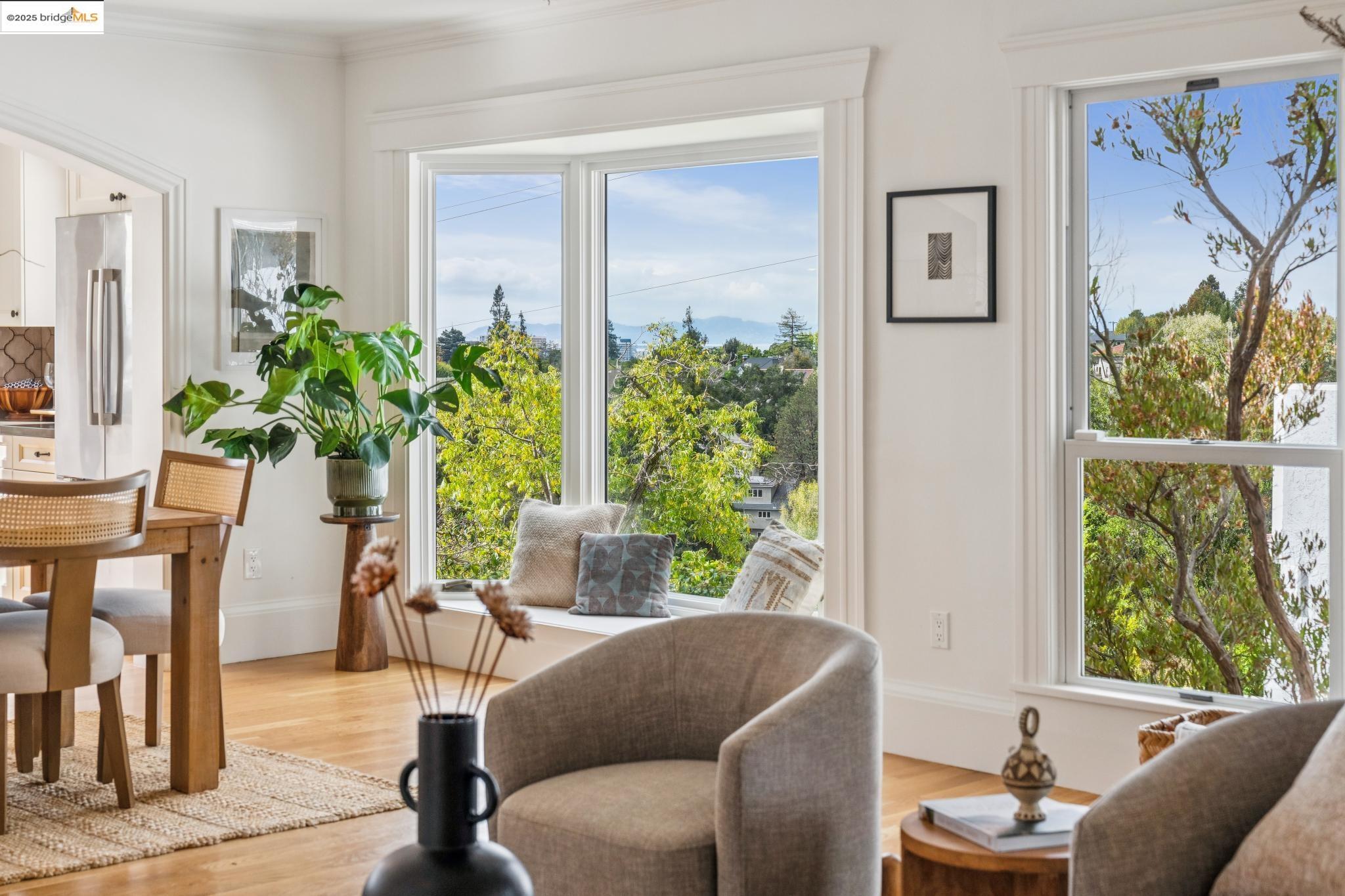 Detail Gallery Image 7 of 53 For 1107 Wellington St, Oakland,  CA 94602 - 3 Beds | 3 Baths