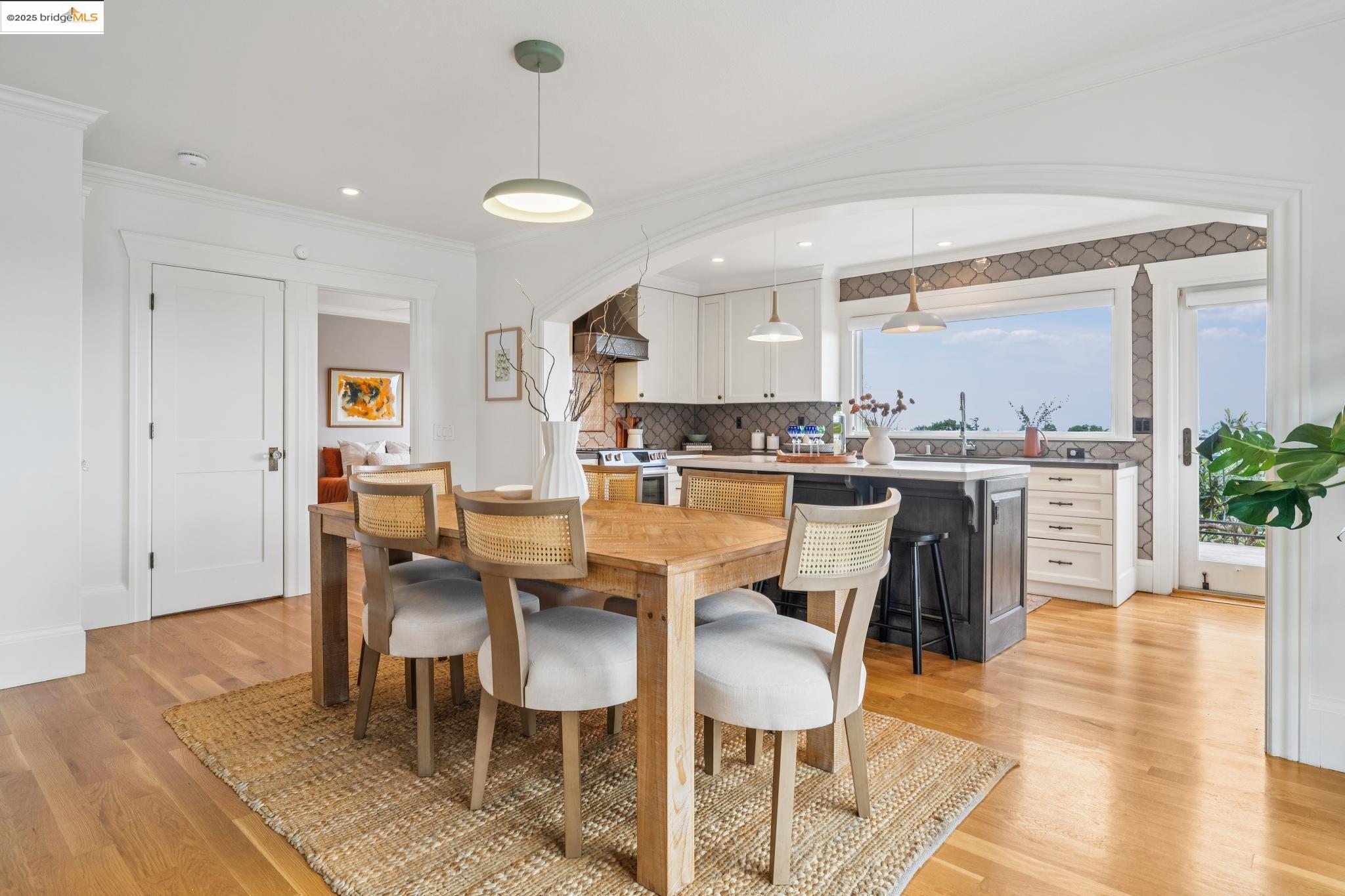 Detail Gallery Image 9 of 53 For 1107 Wellington St, Oakland,  CA 94602 - 3 Beds | 3 Baths