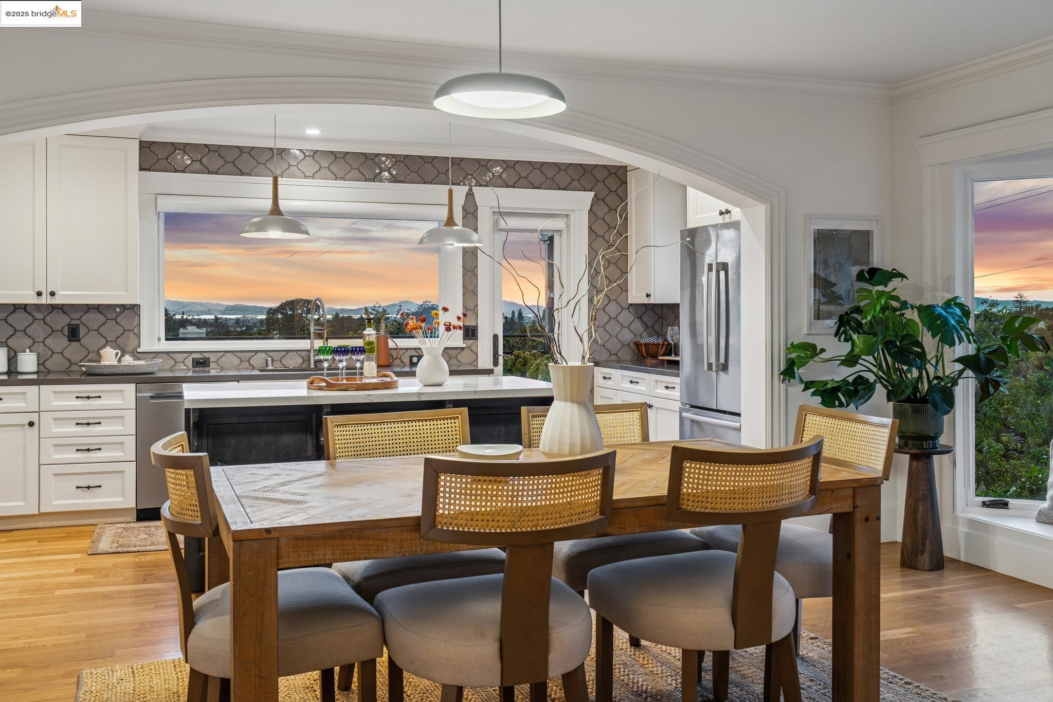 Detail Gallery Image 10 of 53 For 1107 Wellington St, Oakland,  CA 94602 - 3 Beds | 3 Baths