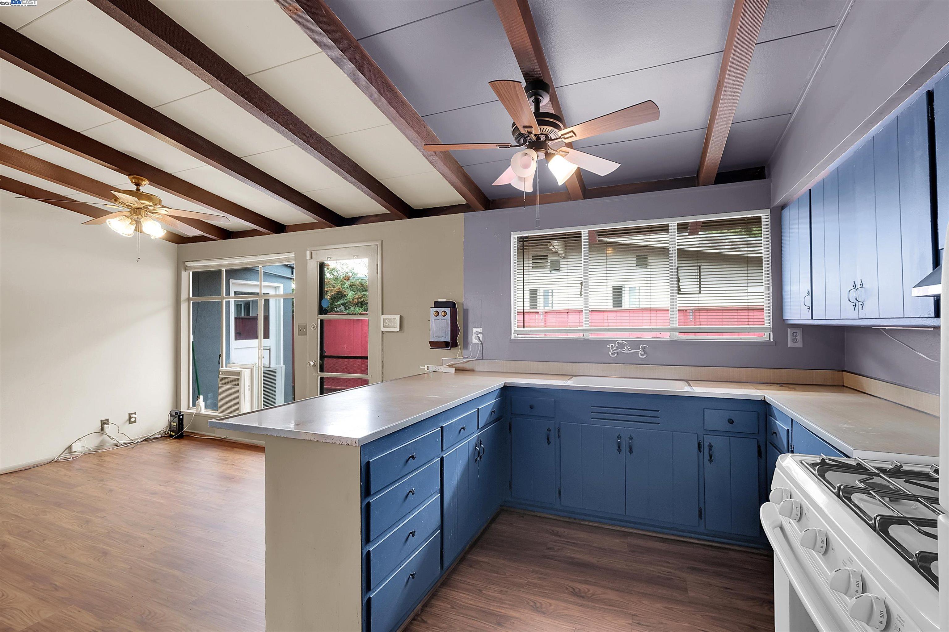 Detail Gallery Image 12 of 30 For 27426 Patrick Ave, Hayward,  CA 94544 - 3 Beds | 2 Baths