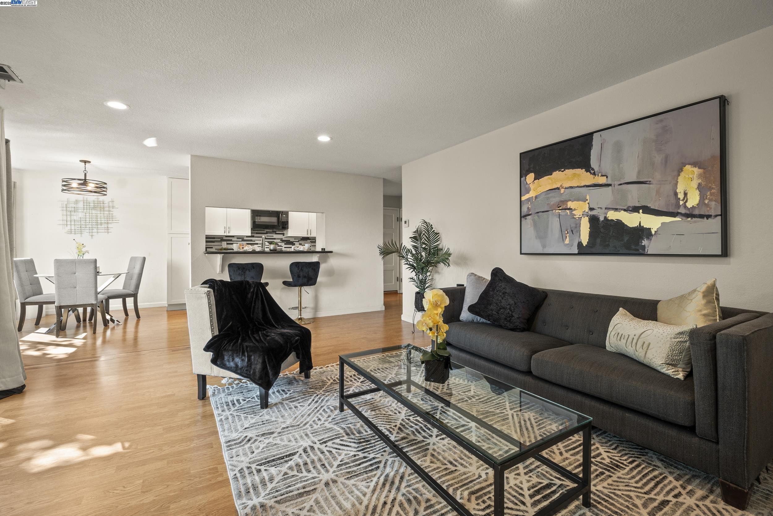 Photo #2: 41115005 Listing 